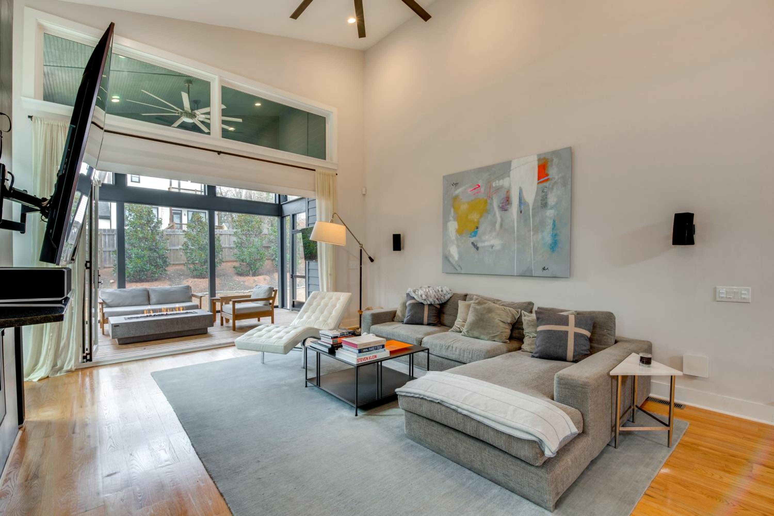 Game Room and Bar Luxe ATL Getaway Near World Cup