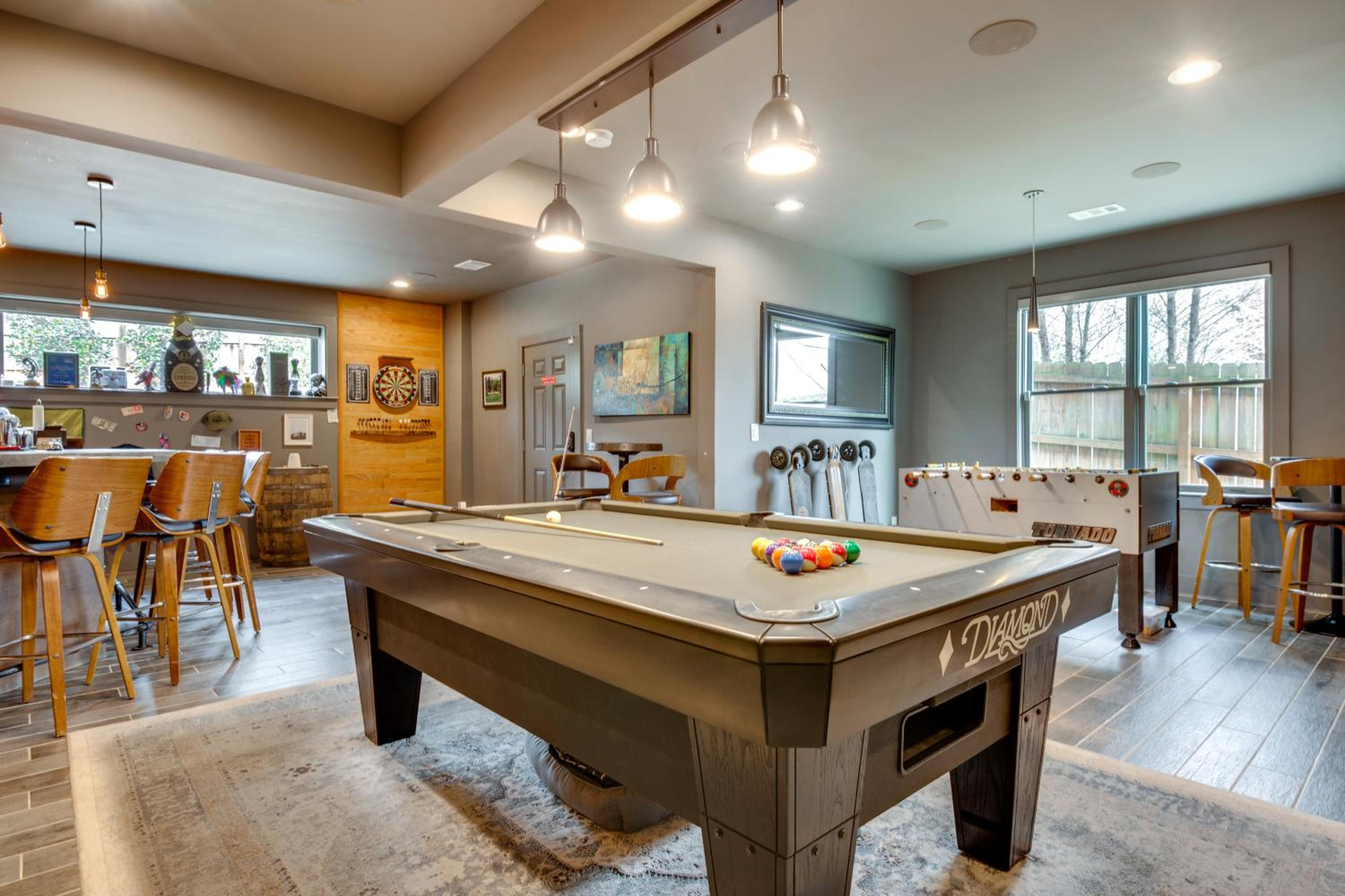 Game Room and Bar Luxe ATL Getaway Near World Cup