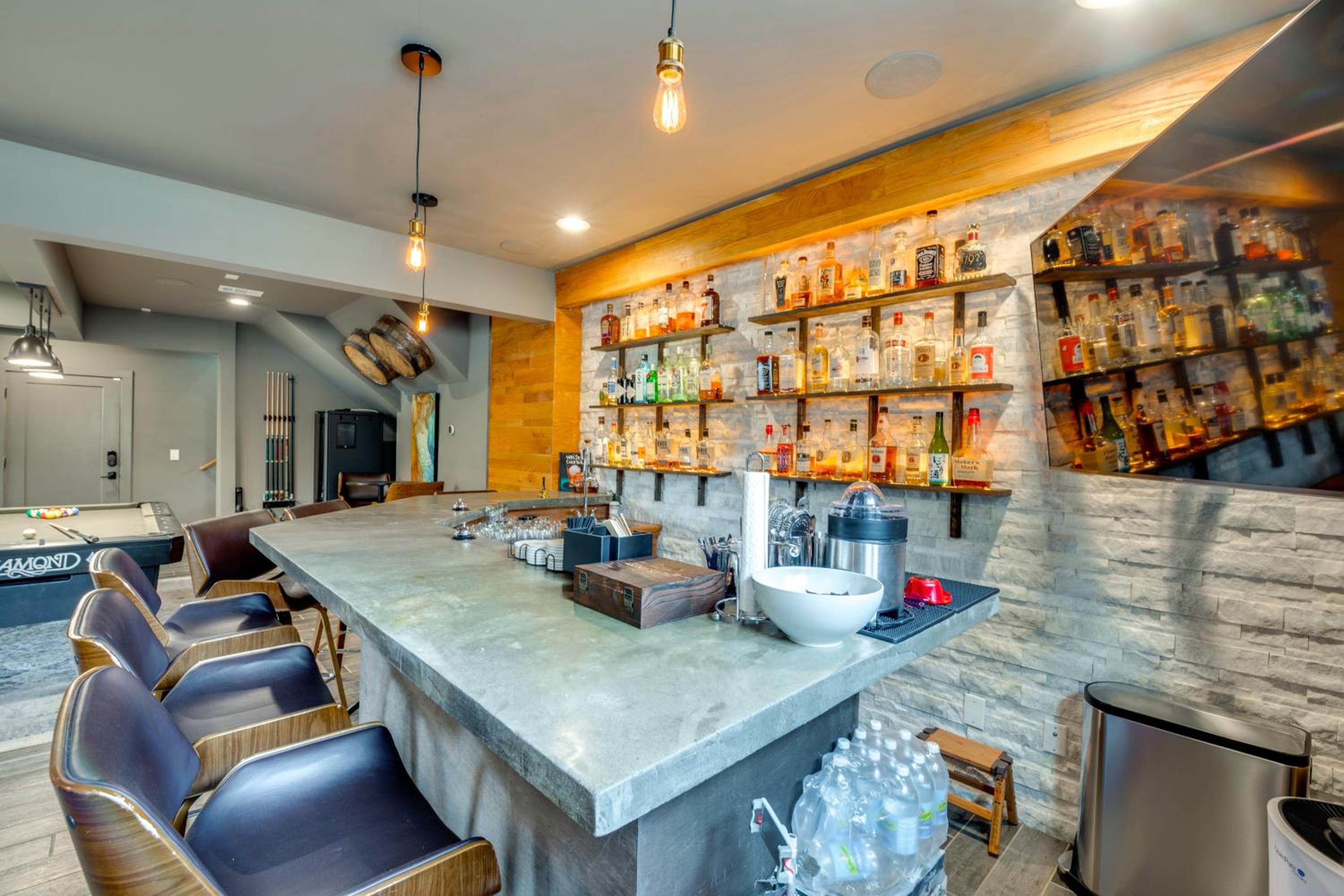 Game Room and Bar Luxe ATL Getaway Near World Cup