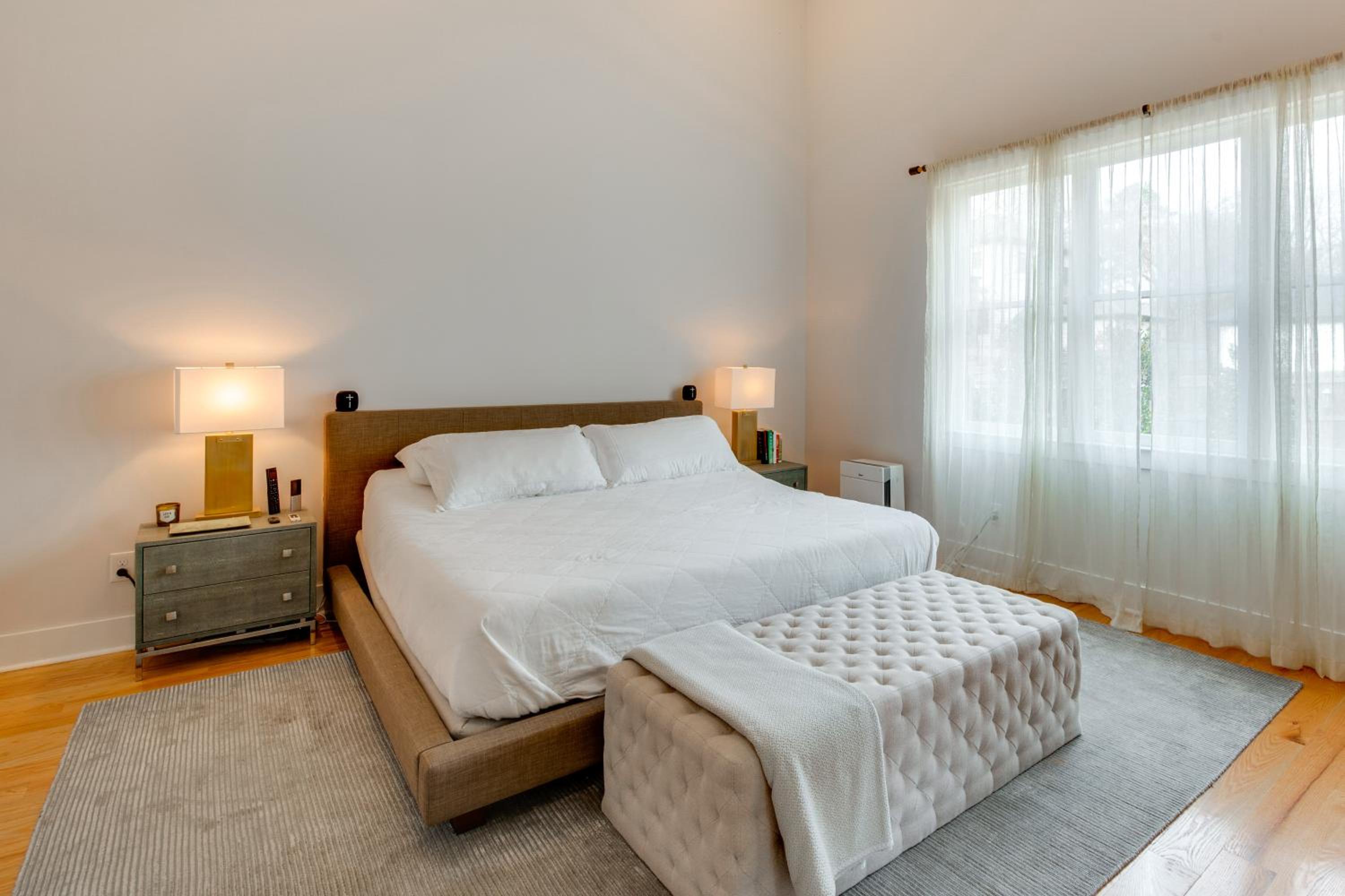 Game Room and Bar Luxe ATL Getaway Near World Cup