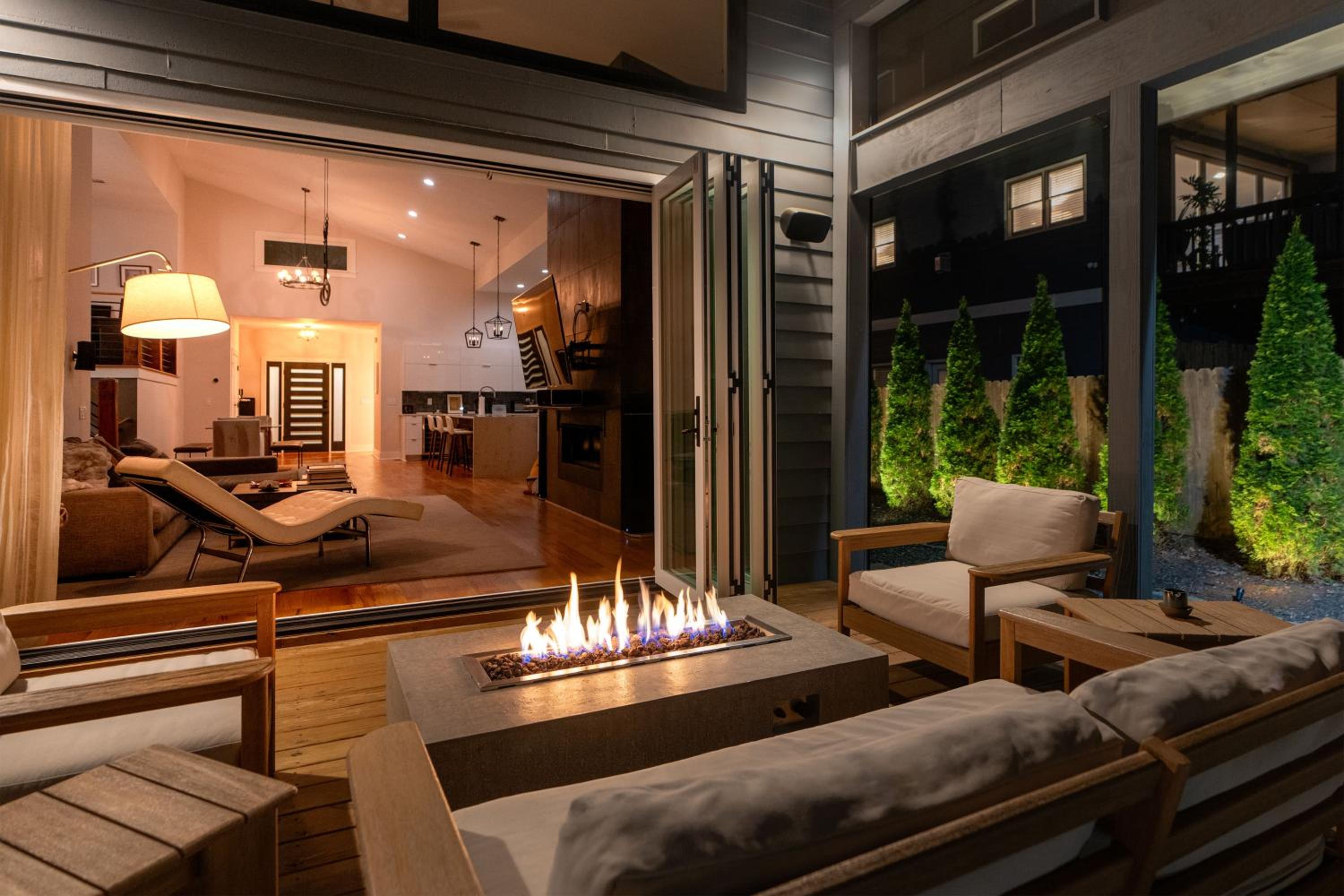 Game Room and Bar Luxe ATL Getaway Near World Cup
