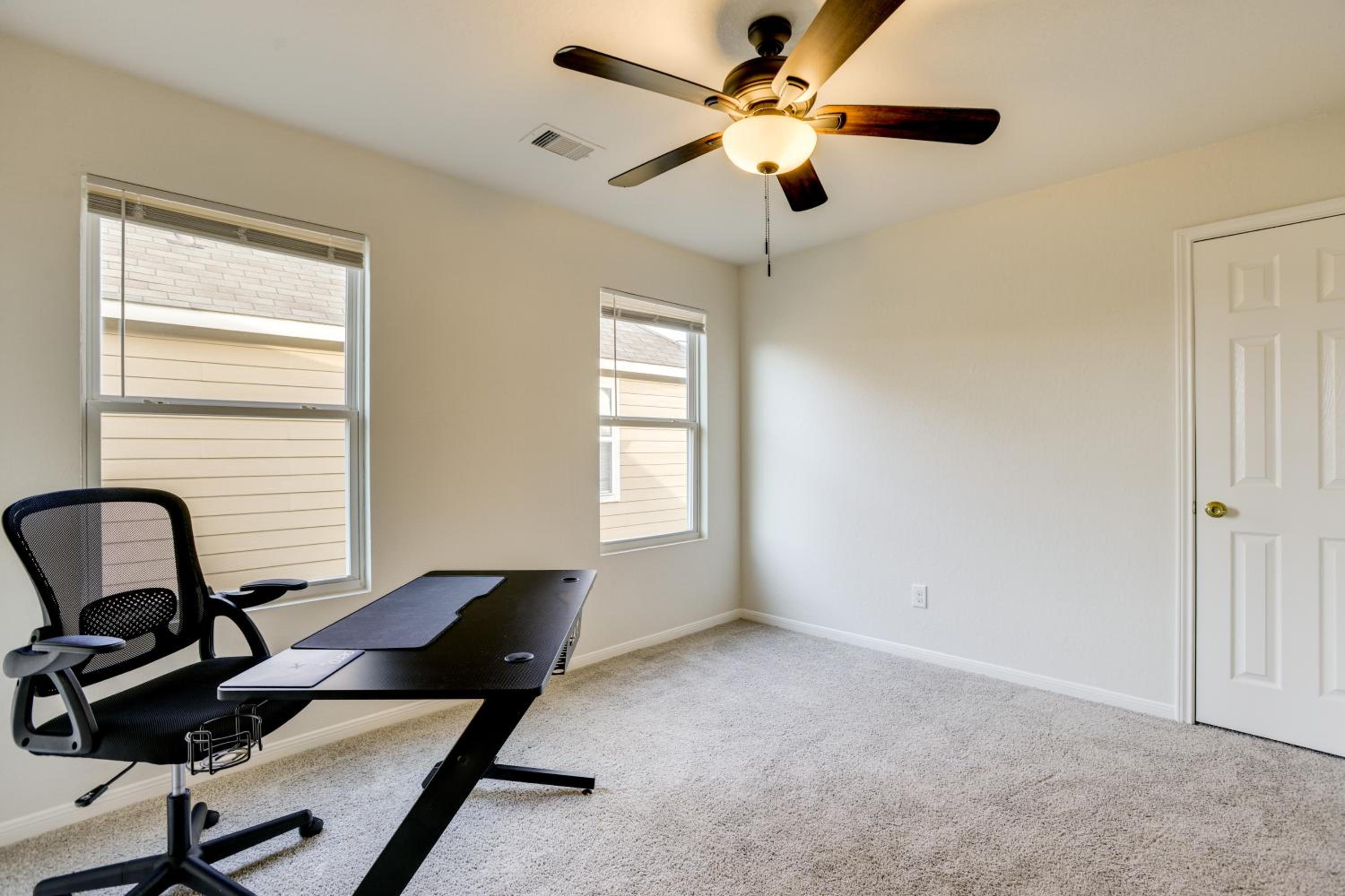 4 Mi to Houston Airport Spacious Home in Humble