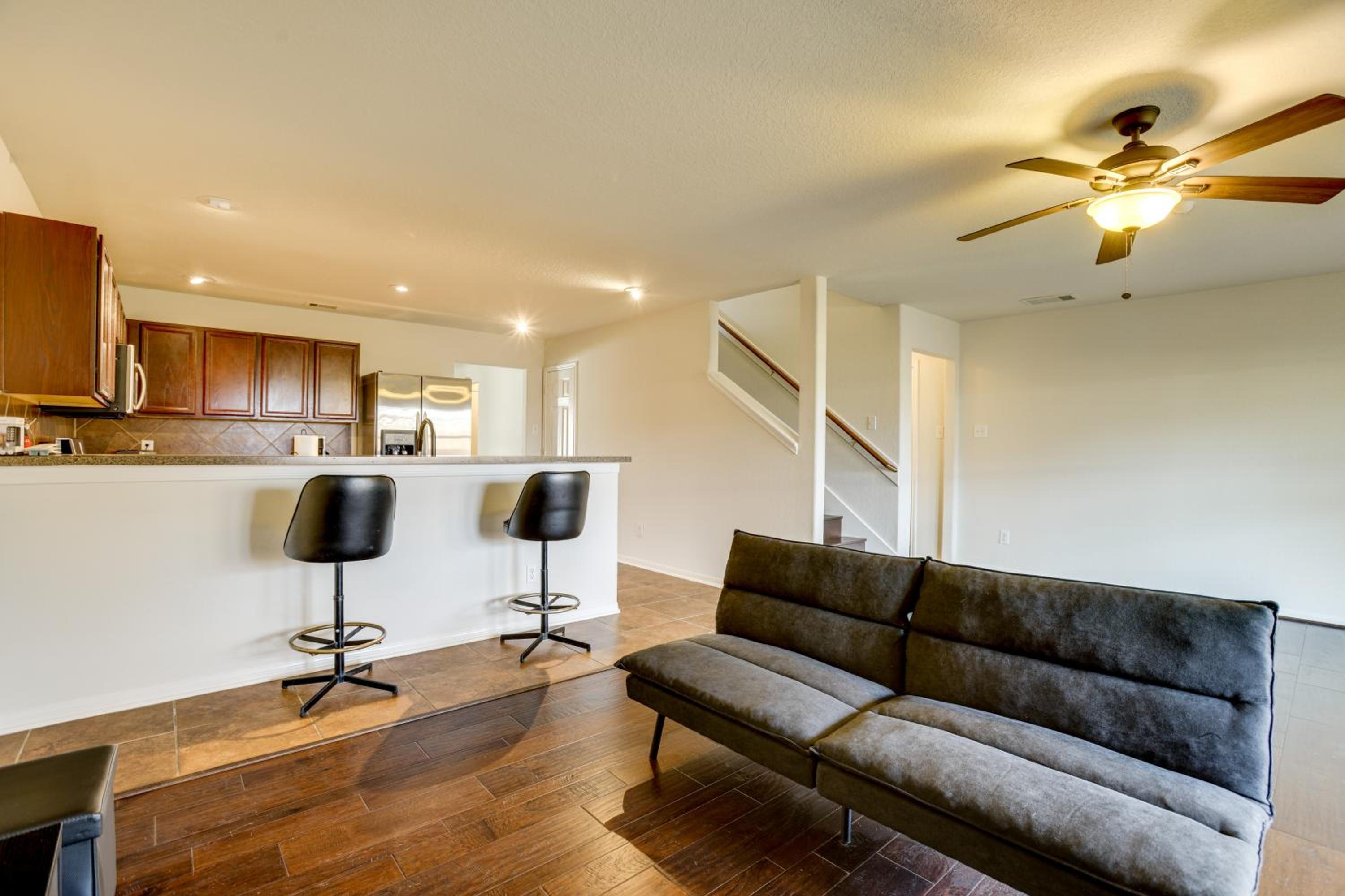 4 Mi to Houston Airport Spacious Home in Humble