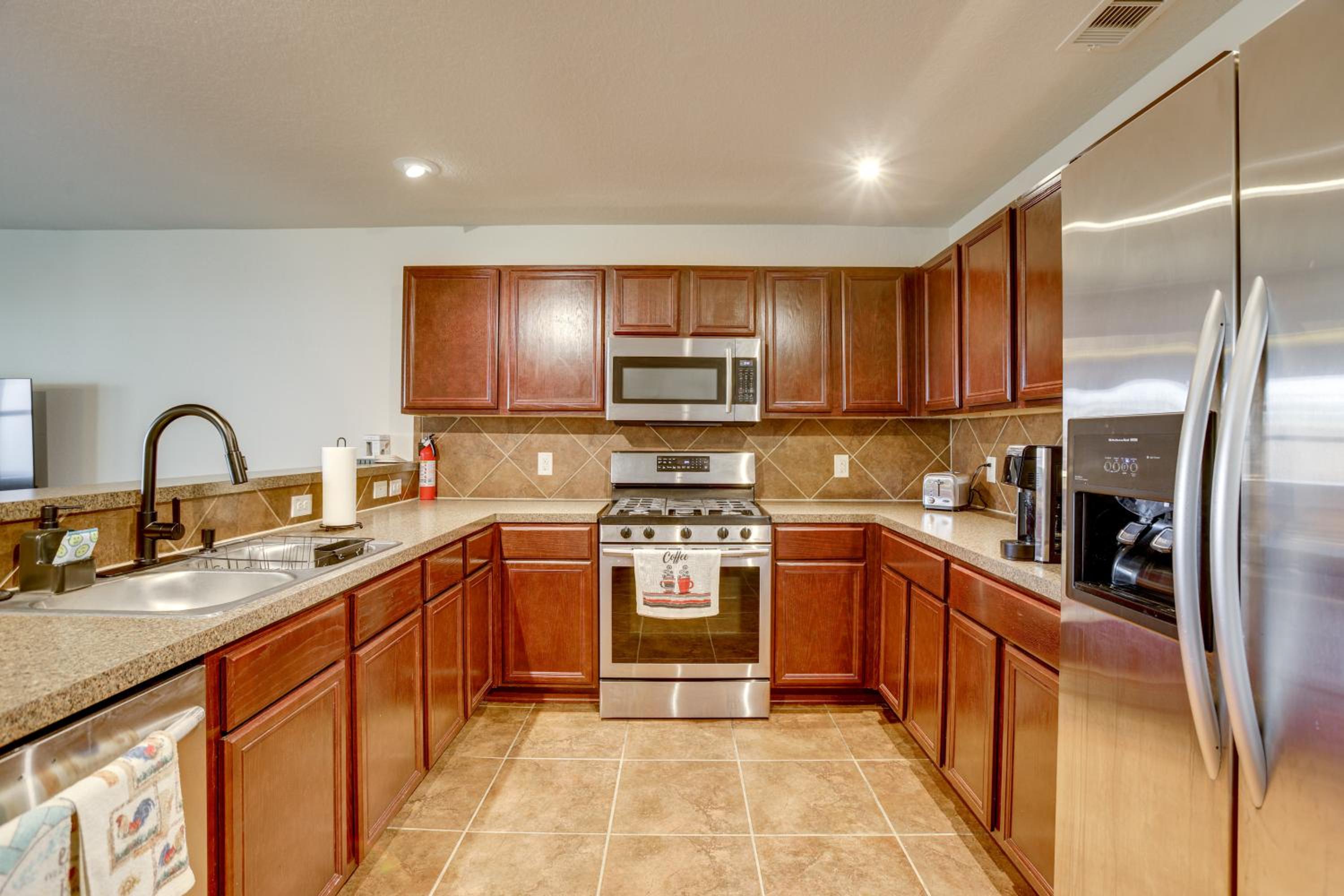 4 Mi to Houston Airport Spacious Home in Humble