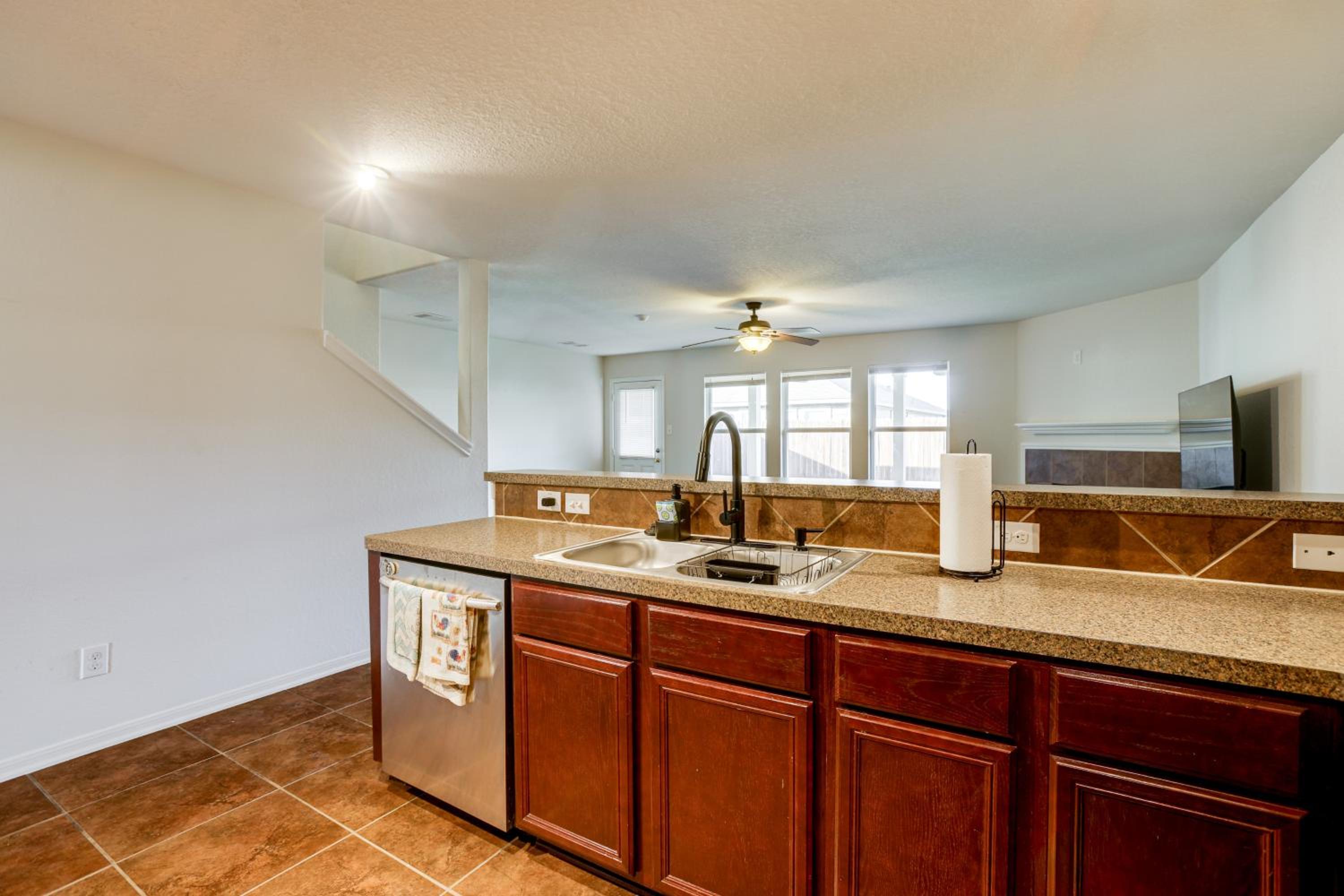 4 Mi to Houston Airport Spacious Home in Humble