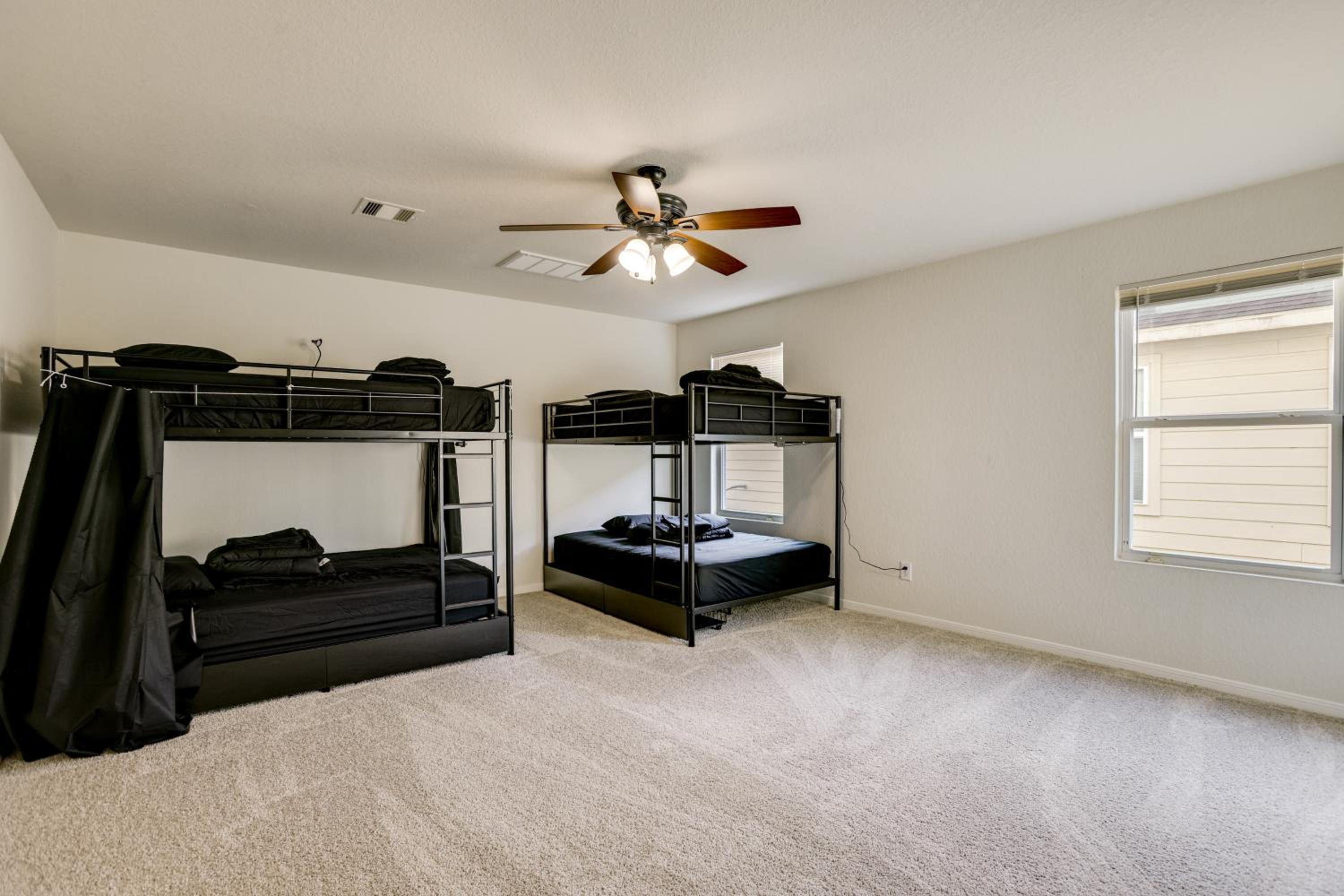 4 Mi to Houston Airport Spacious Home in Humble