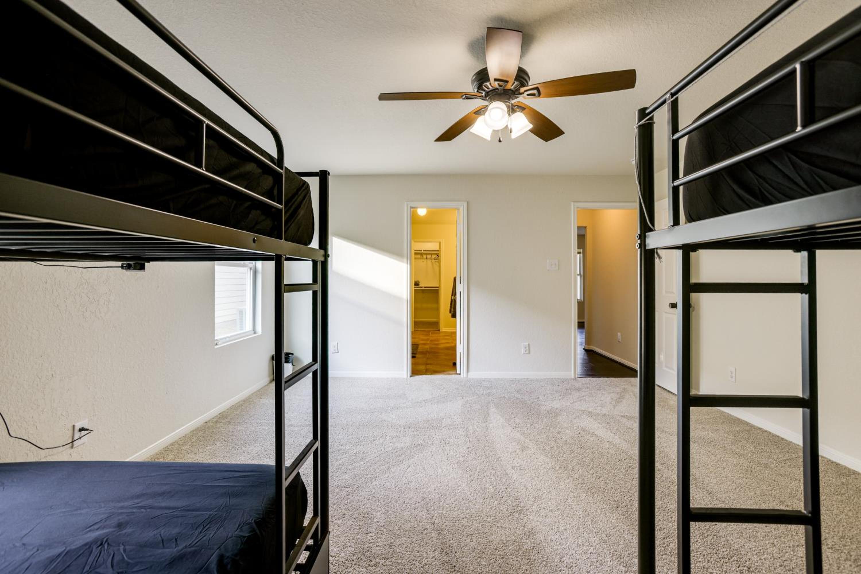 4 Mi to Houston Airport Spacious Home in Humble