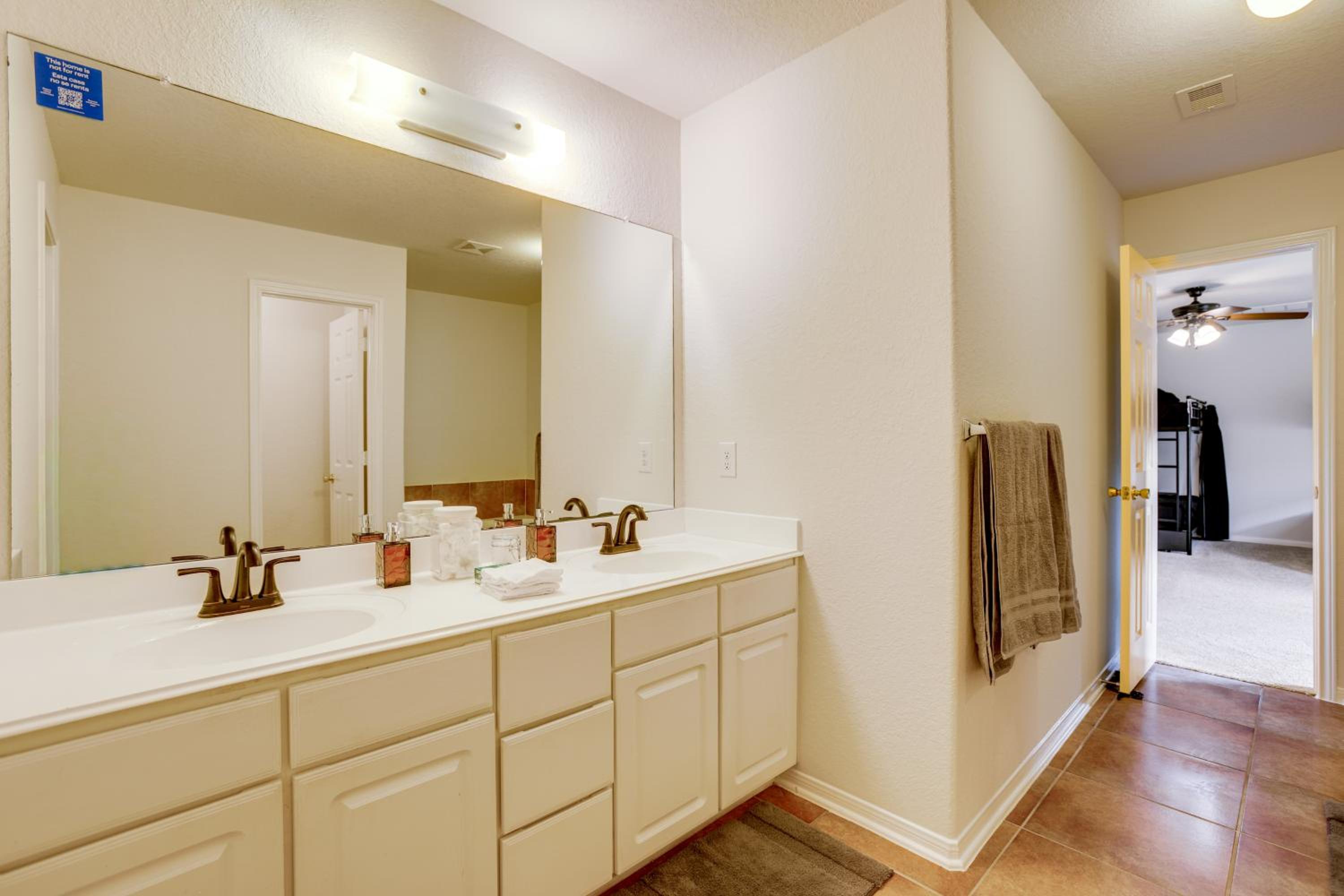 4 Mi to Houston Airport Spacious Home in Humble