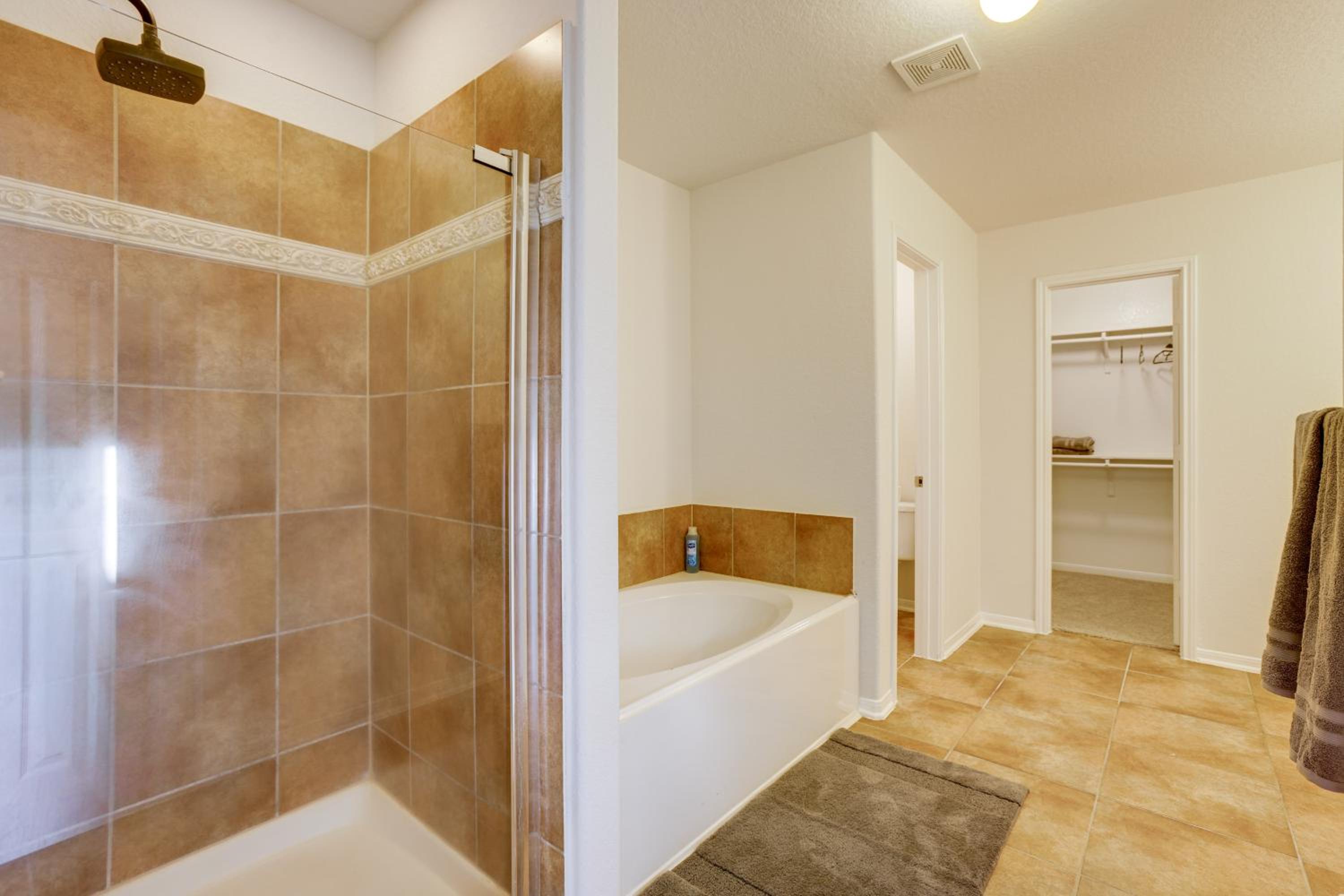 4 Mi to Houston Airport Spacious Home in Humble