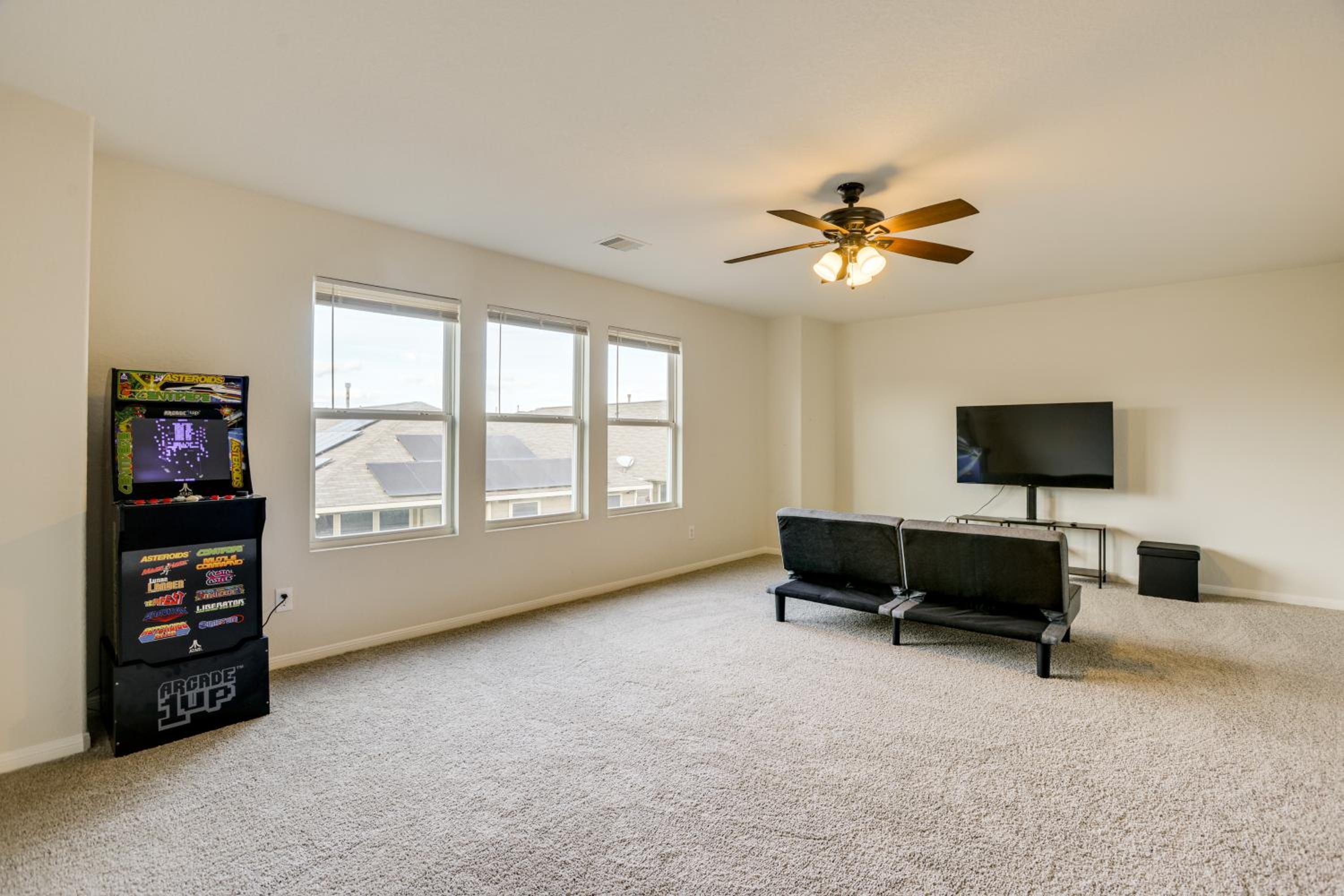 4 Mi to Houston Airport Spacious Home in Humble
