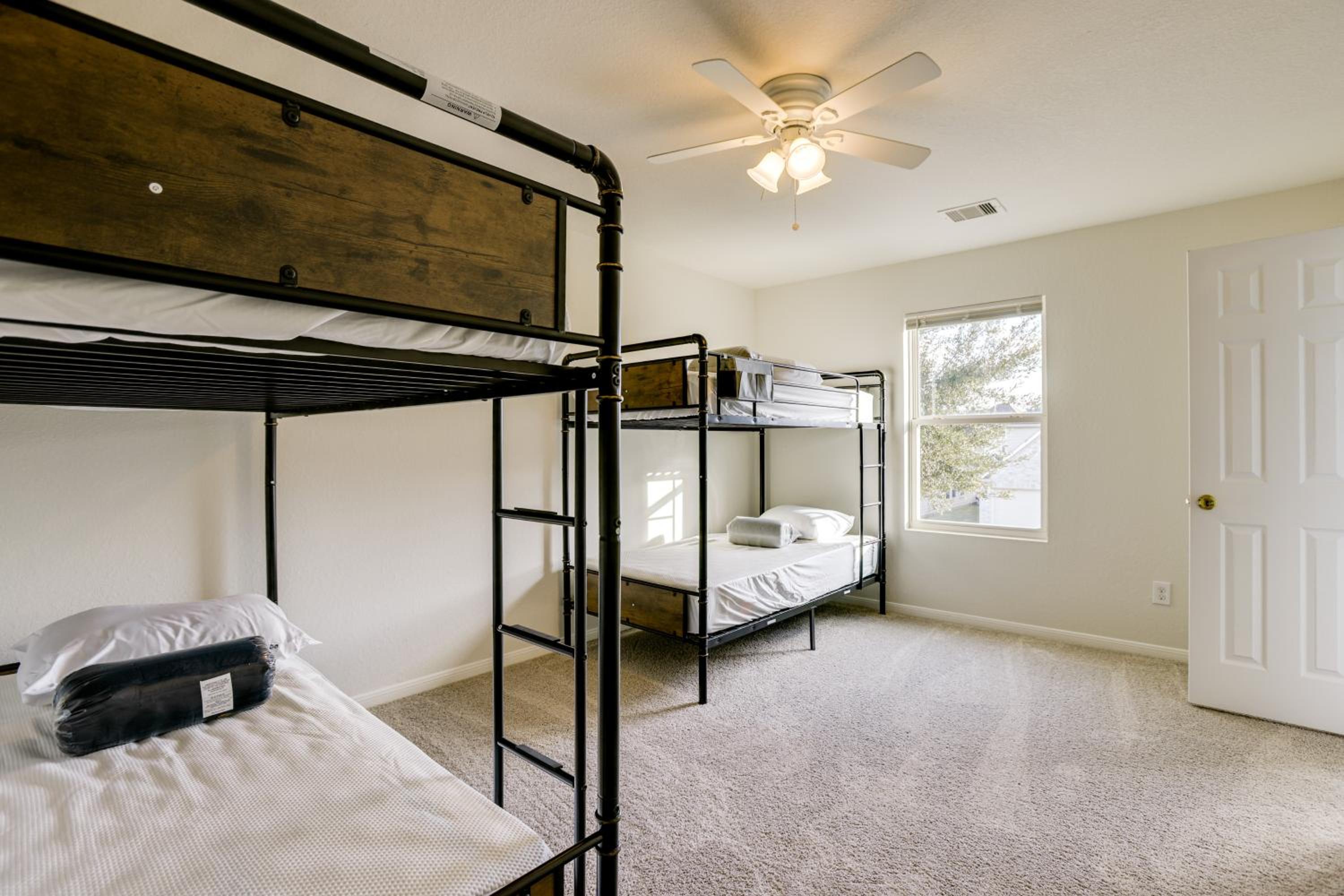 4 Mi to Houston Airport Spacious Home in Humble