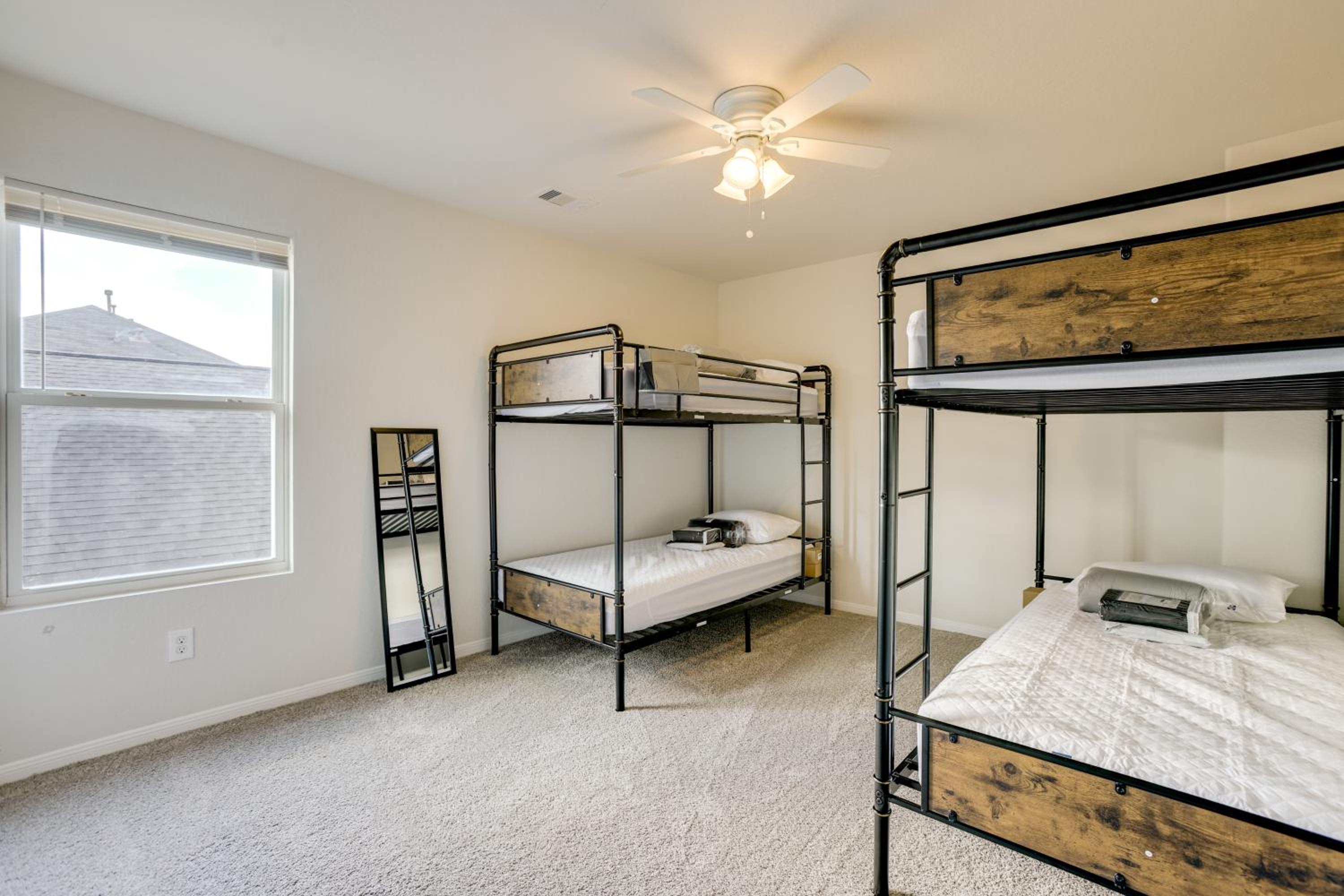 4 Mi to Houston Airport Spacious Home in Humble