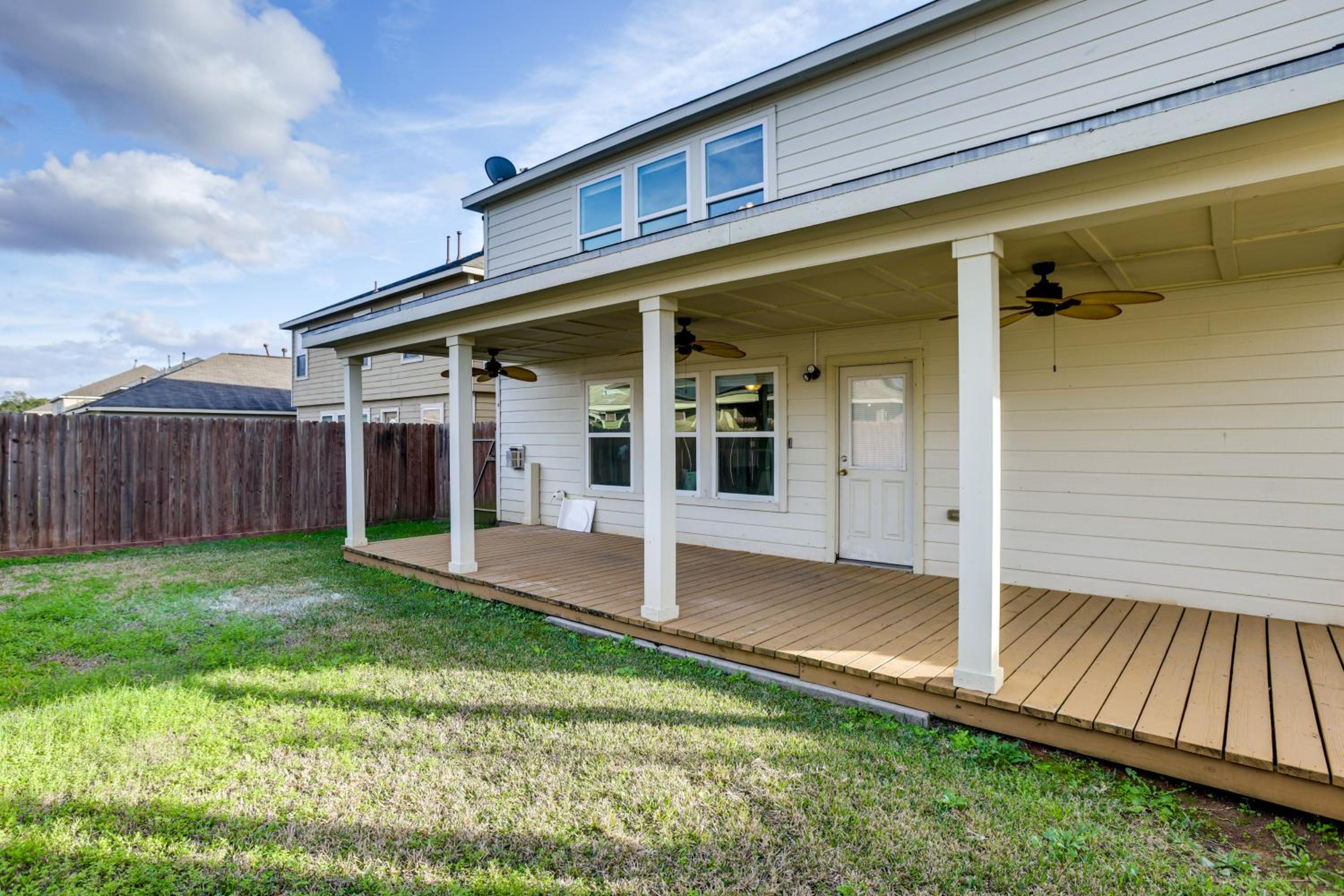 4 Mi to Houston Airport Spacious Home in Humble