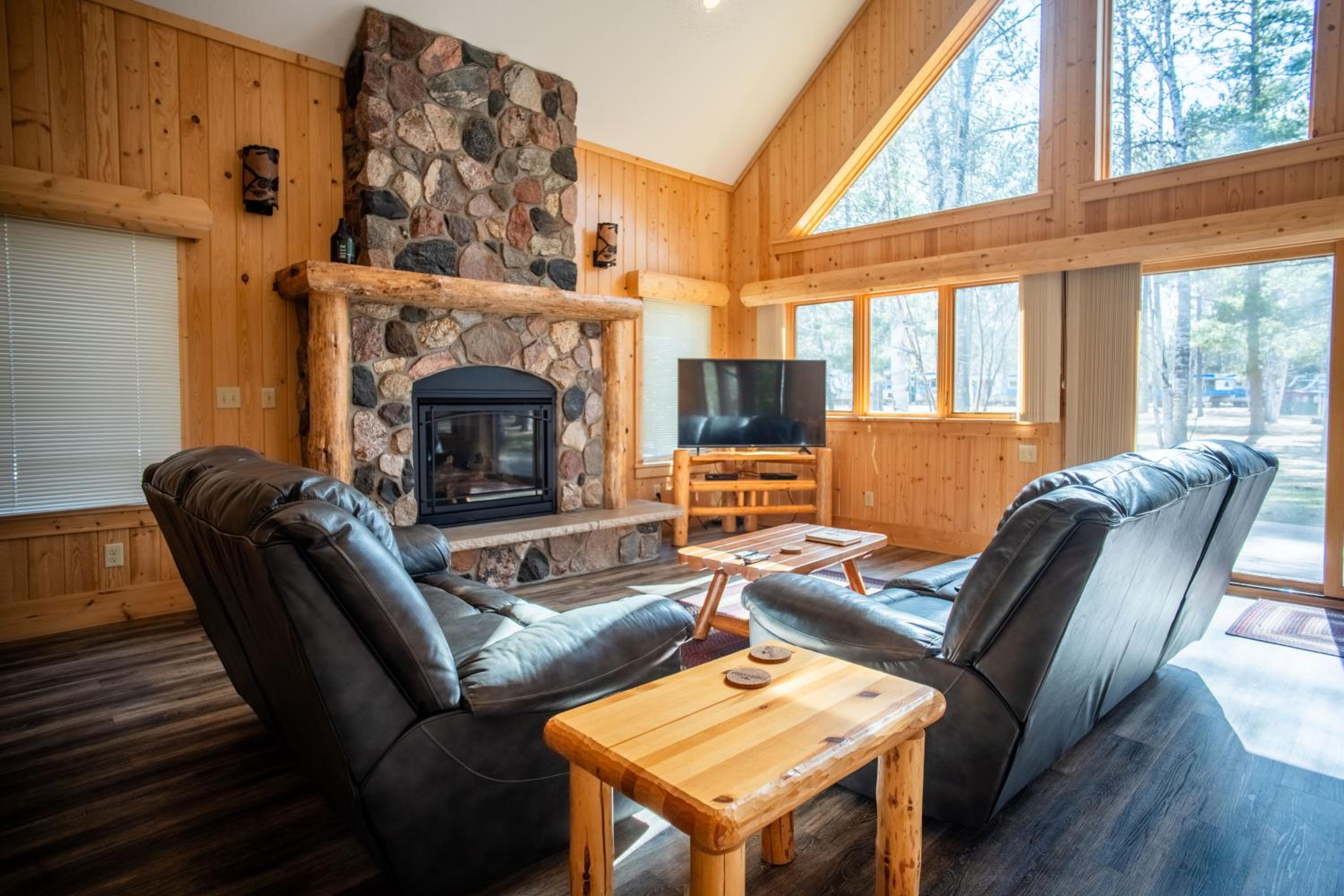 Timber Bay Lodge and Houseboats