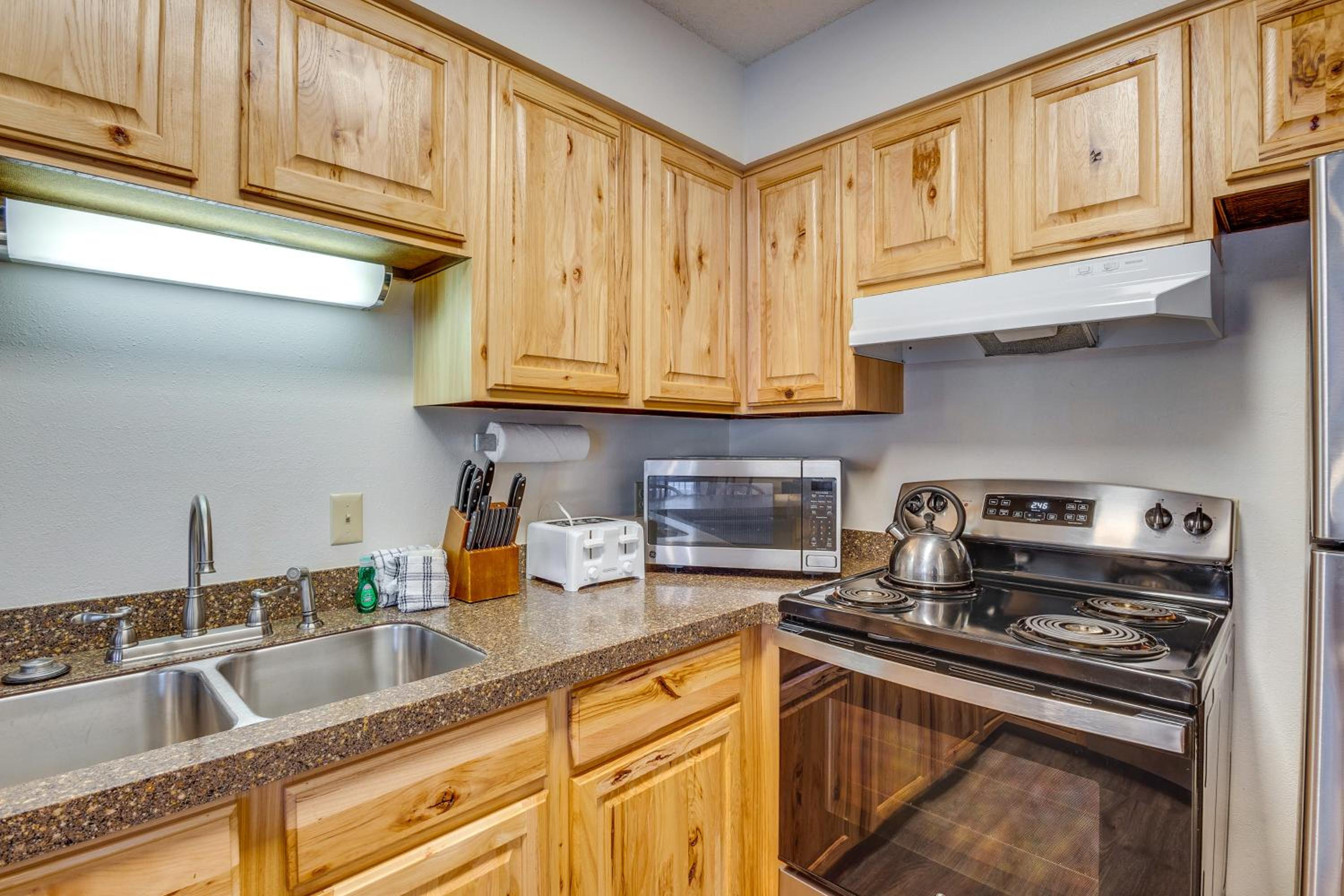 Steps to Free Ski Shuttle! Dtwn Winter Park Condo
