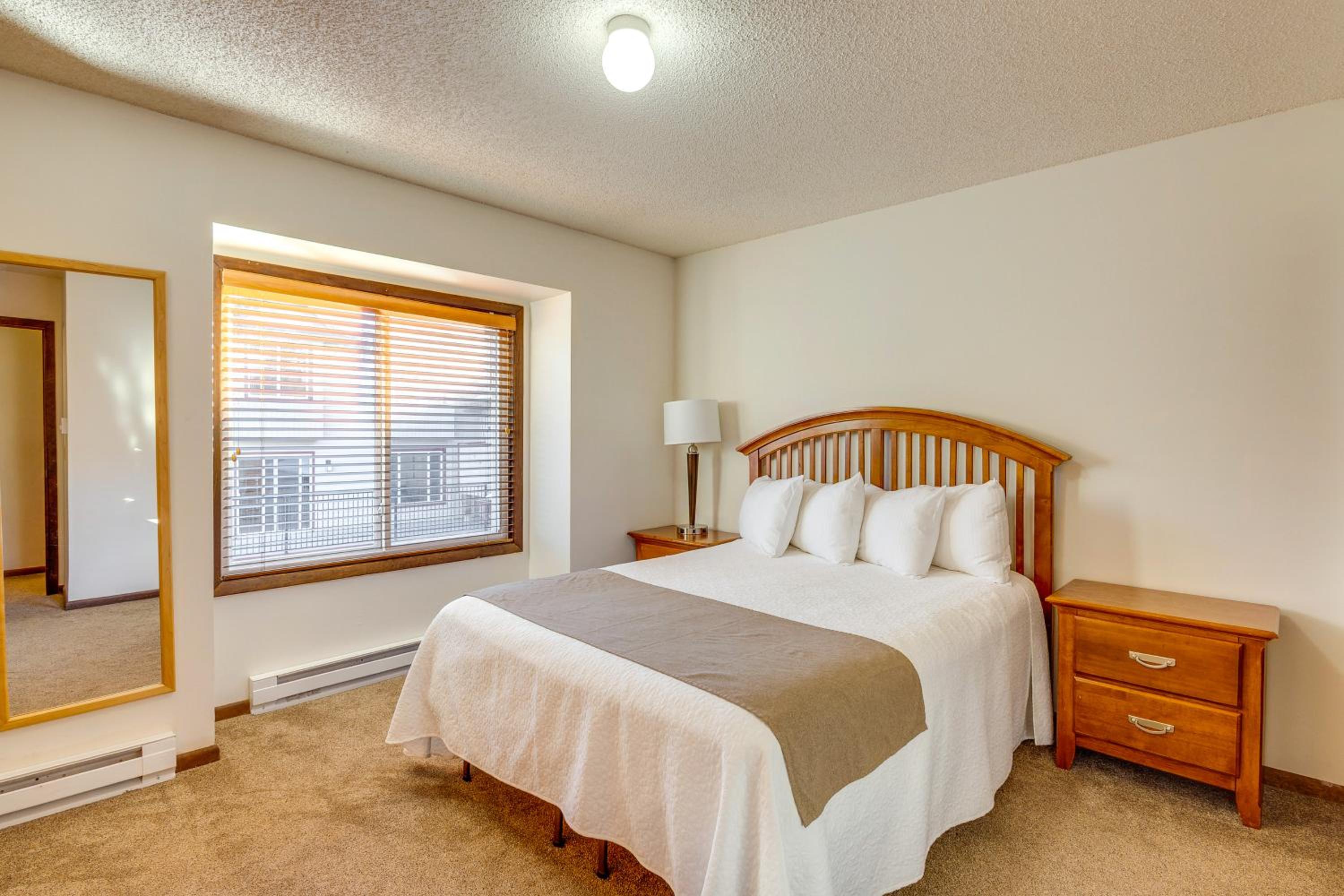 Steps to Free Ski Shuttle! Dtwn Winter Park Condo