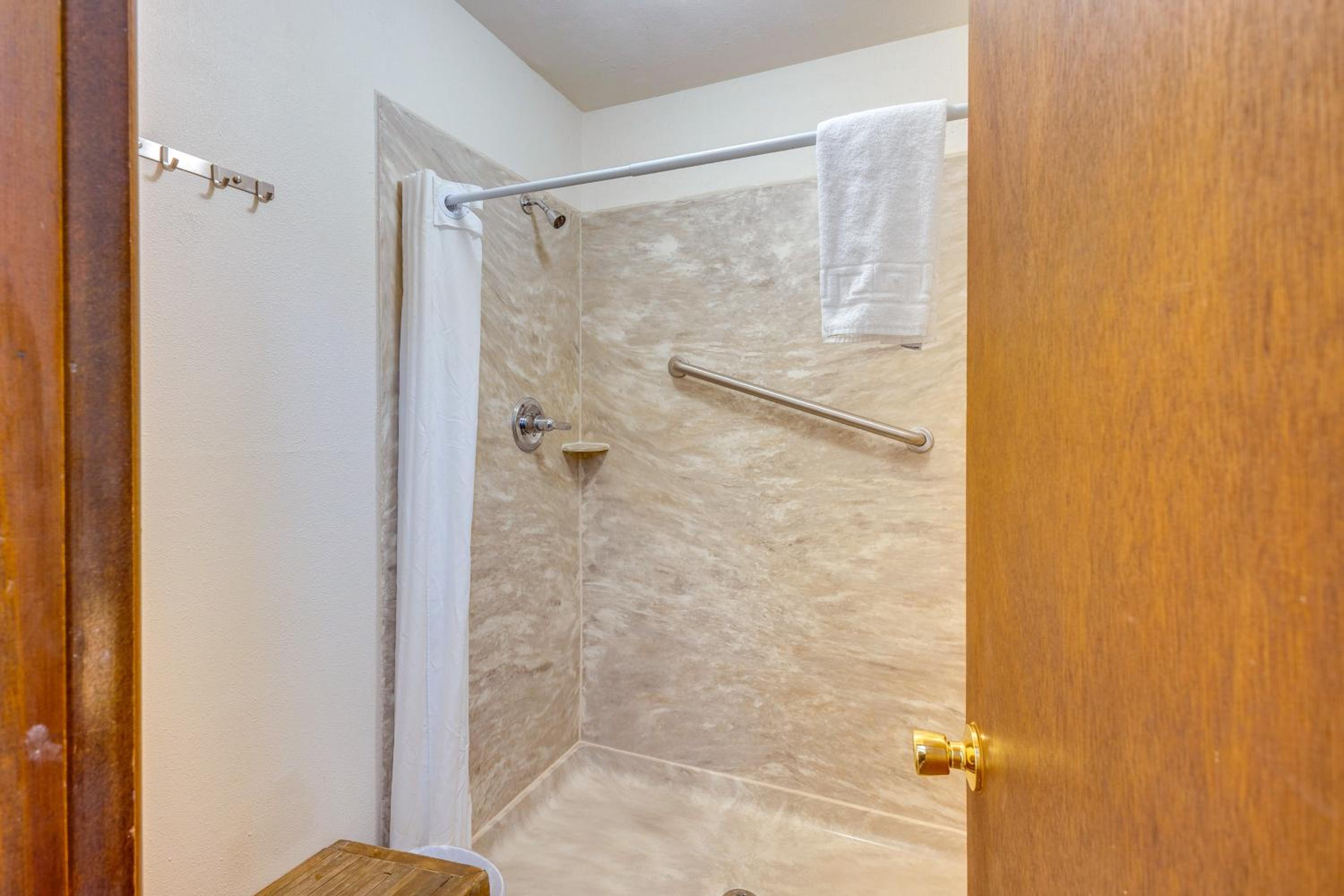 Steps to Free Ski Shuttle! Dtwn Winter Park Condo