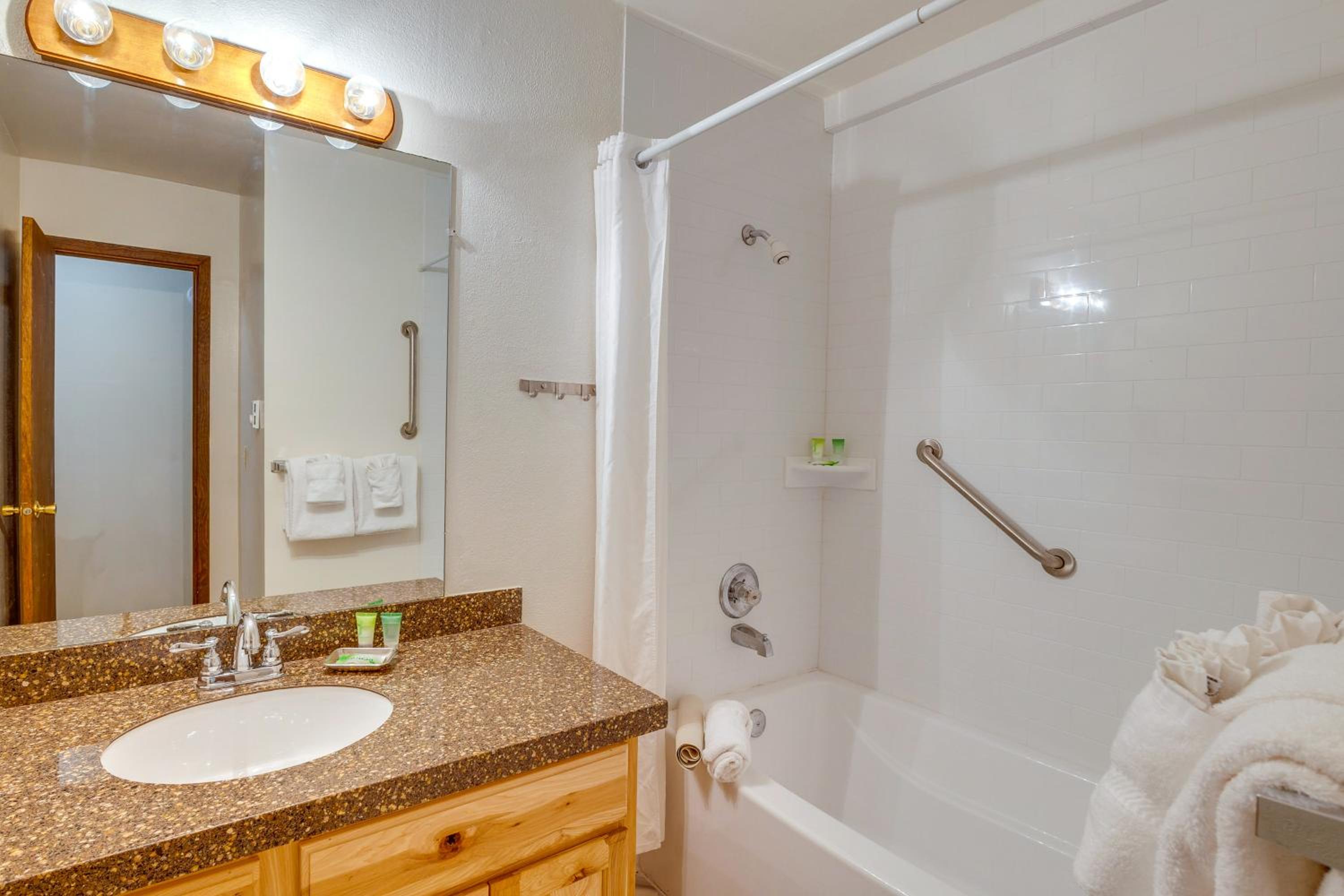 Steps to Free Ski Shuttle! Dtwn Winter Park Condo
