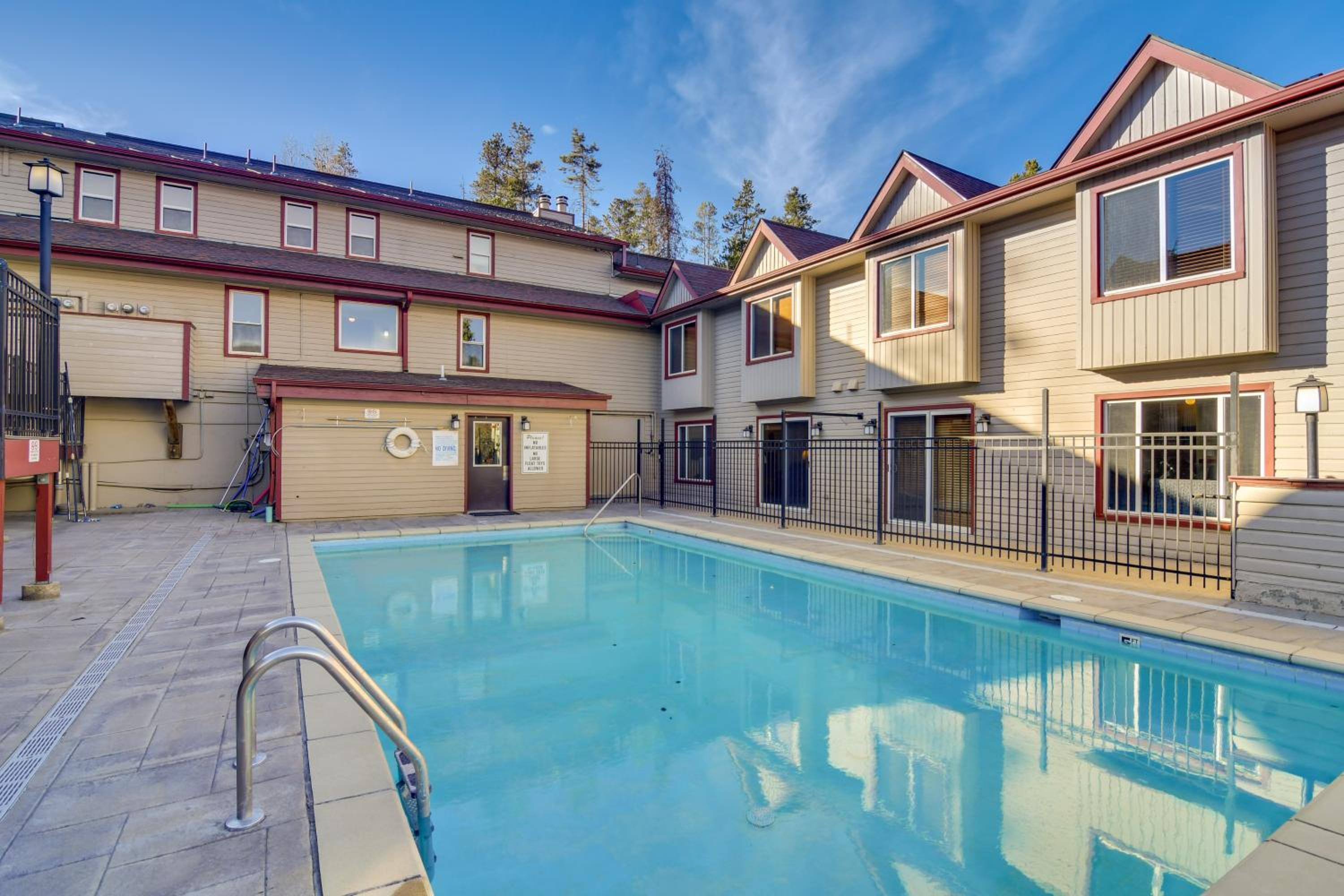 Steps to Free Ski Shuttle! Dtwn Winter Park Condo