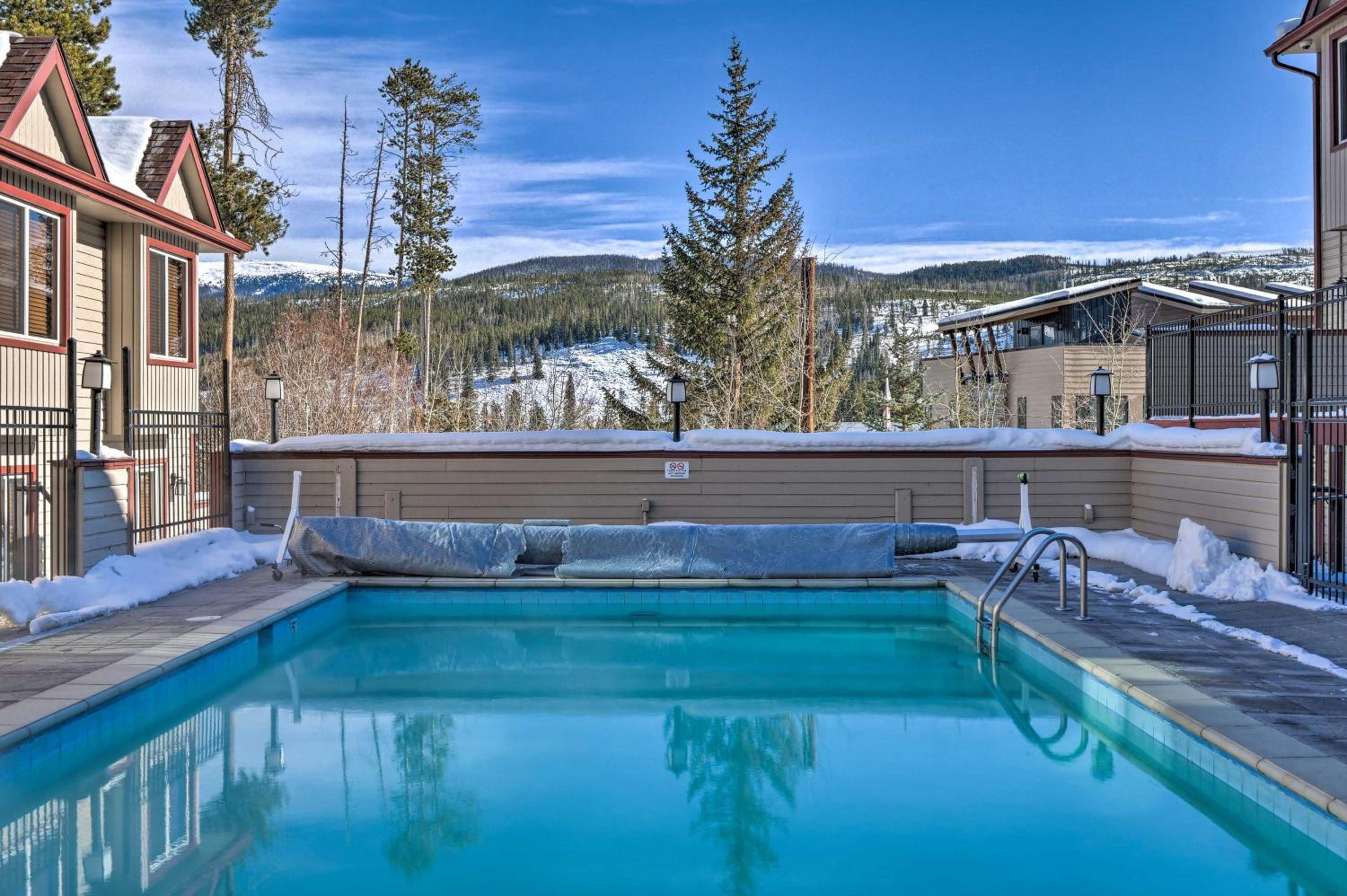 Steps to Free Ski Shuttle! Dtwn Winter Park Condo