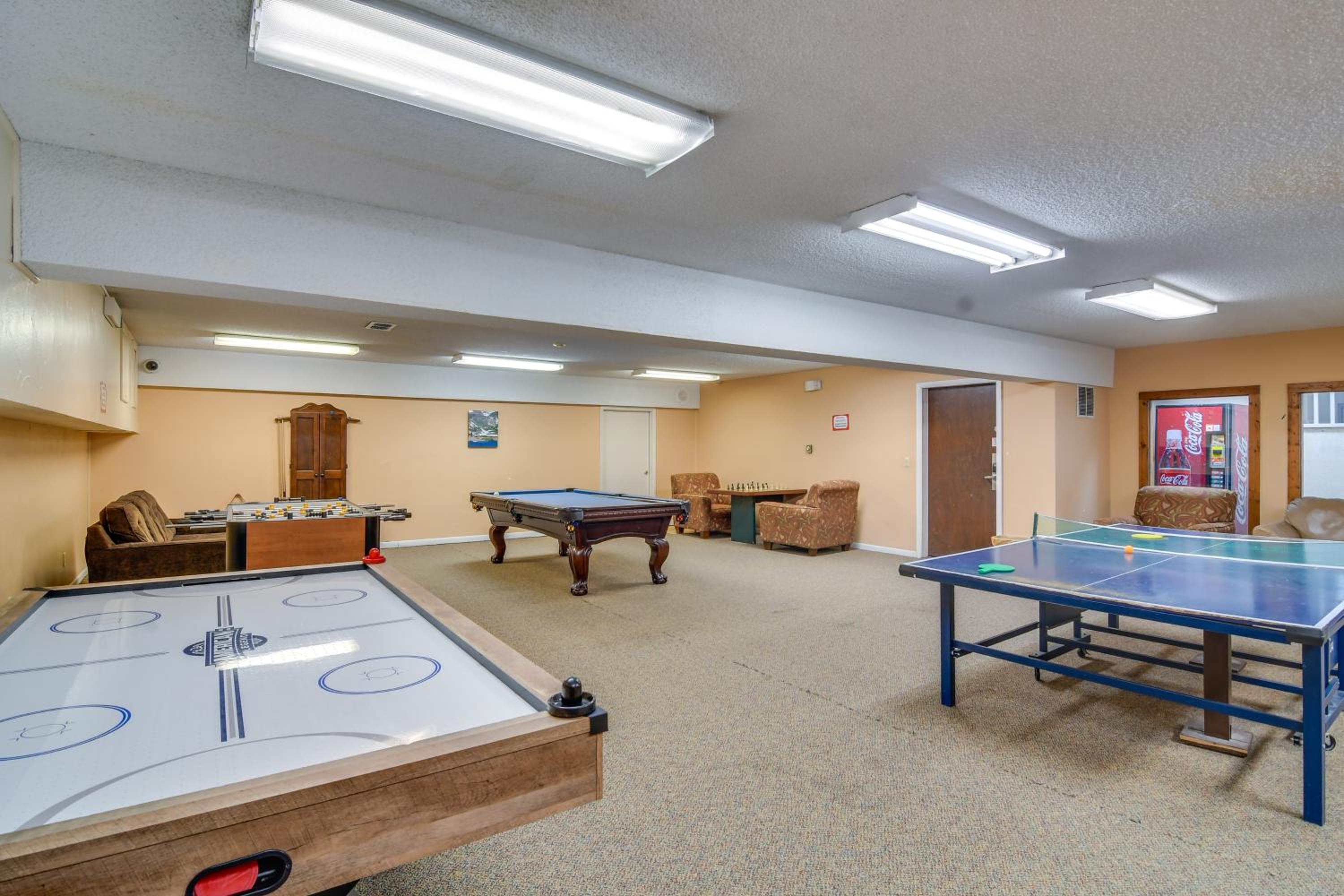 Steps to Free Ski Shuttle! Dtwn Winter Park Condo