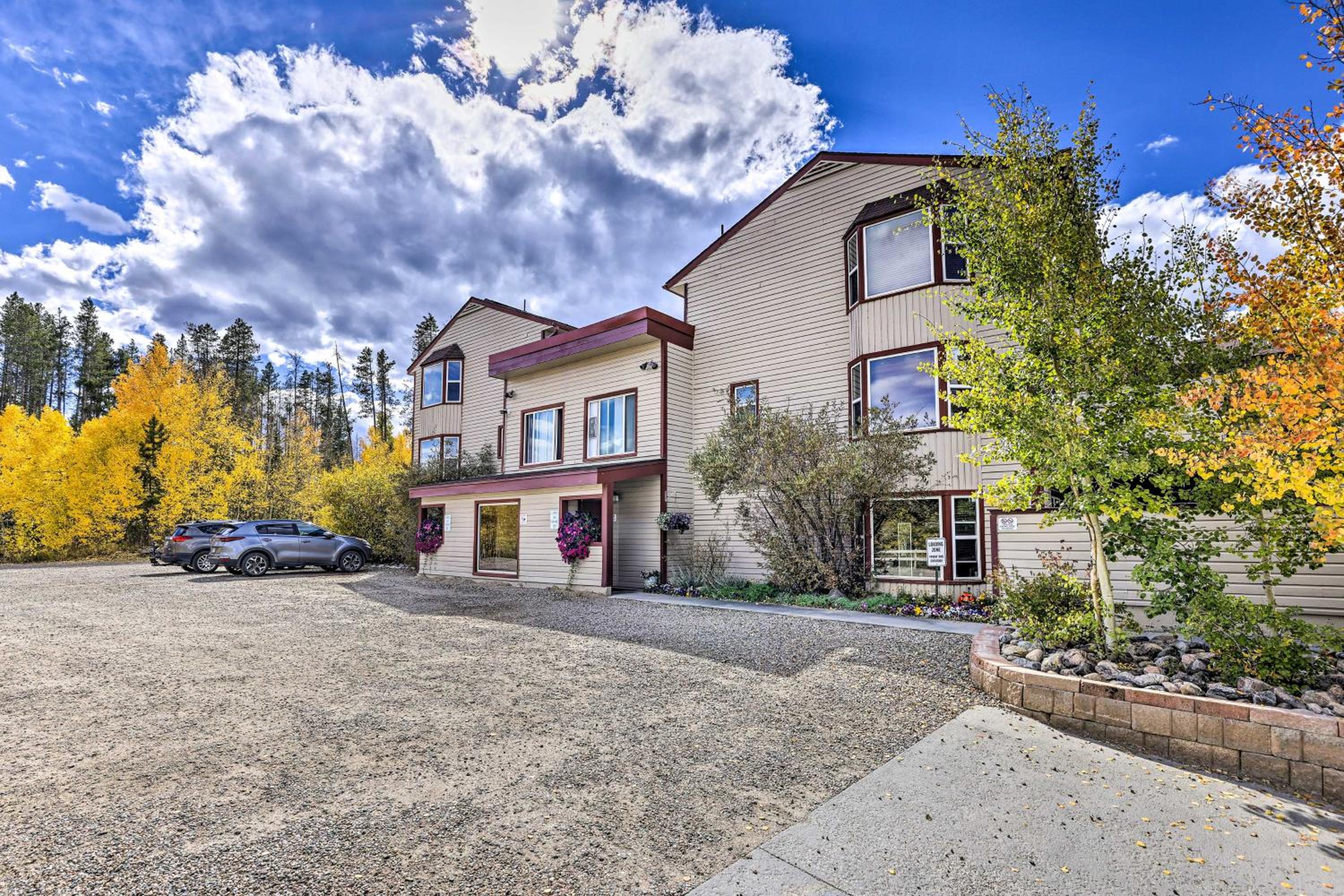 Steps to Free Ski Shuttle! Dtwn Winter Park Condo