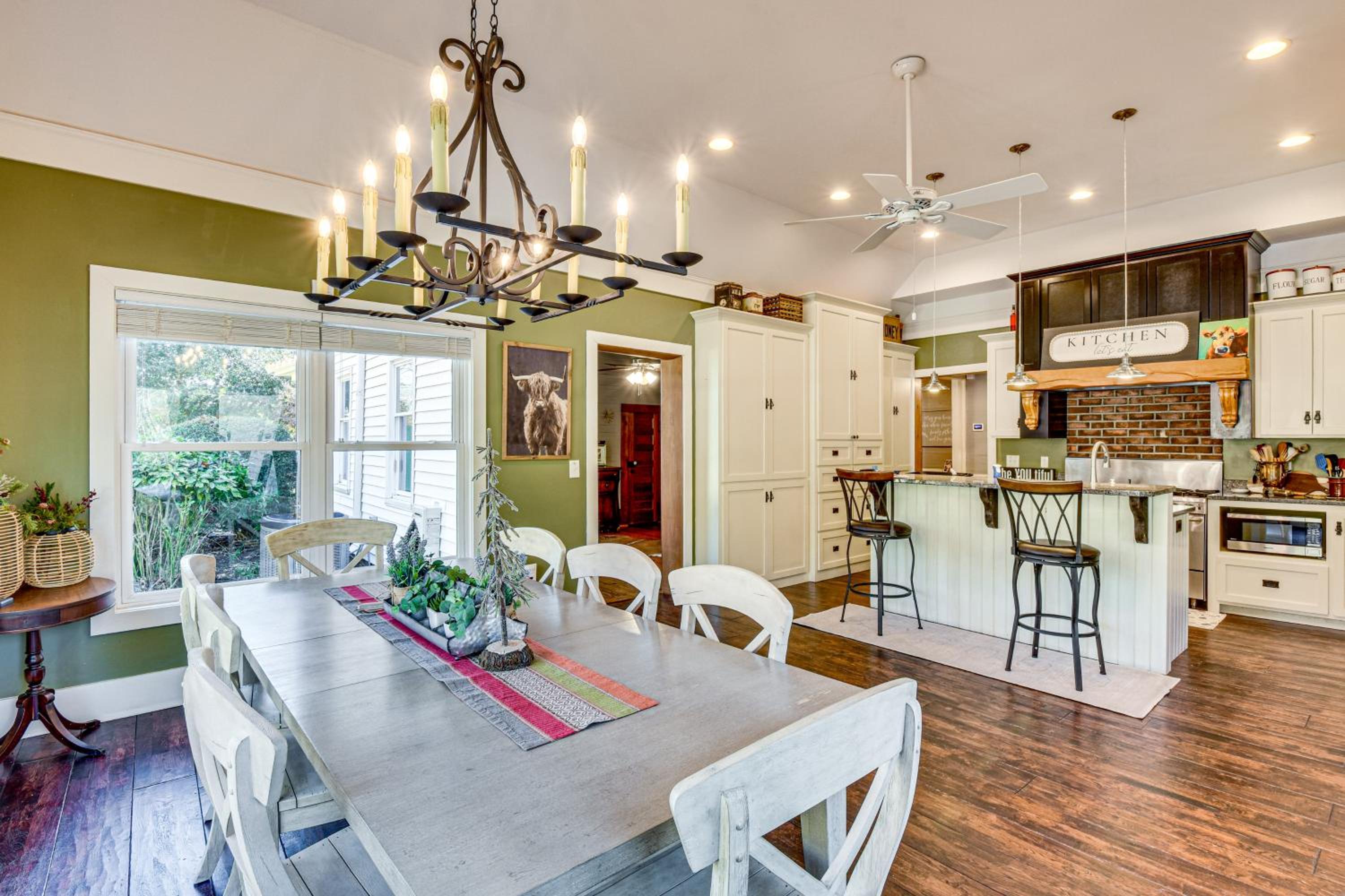 Historic Farmhouse with Modern Amenities and Hot Tub