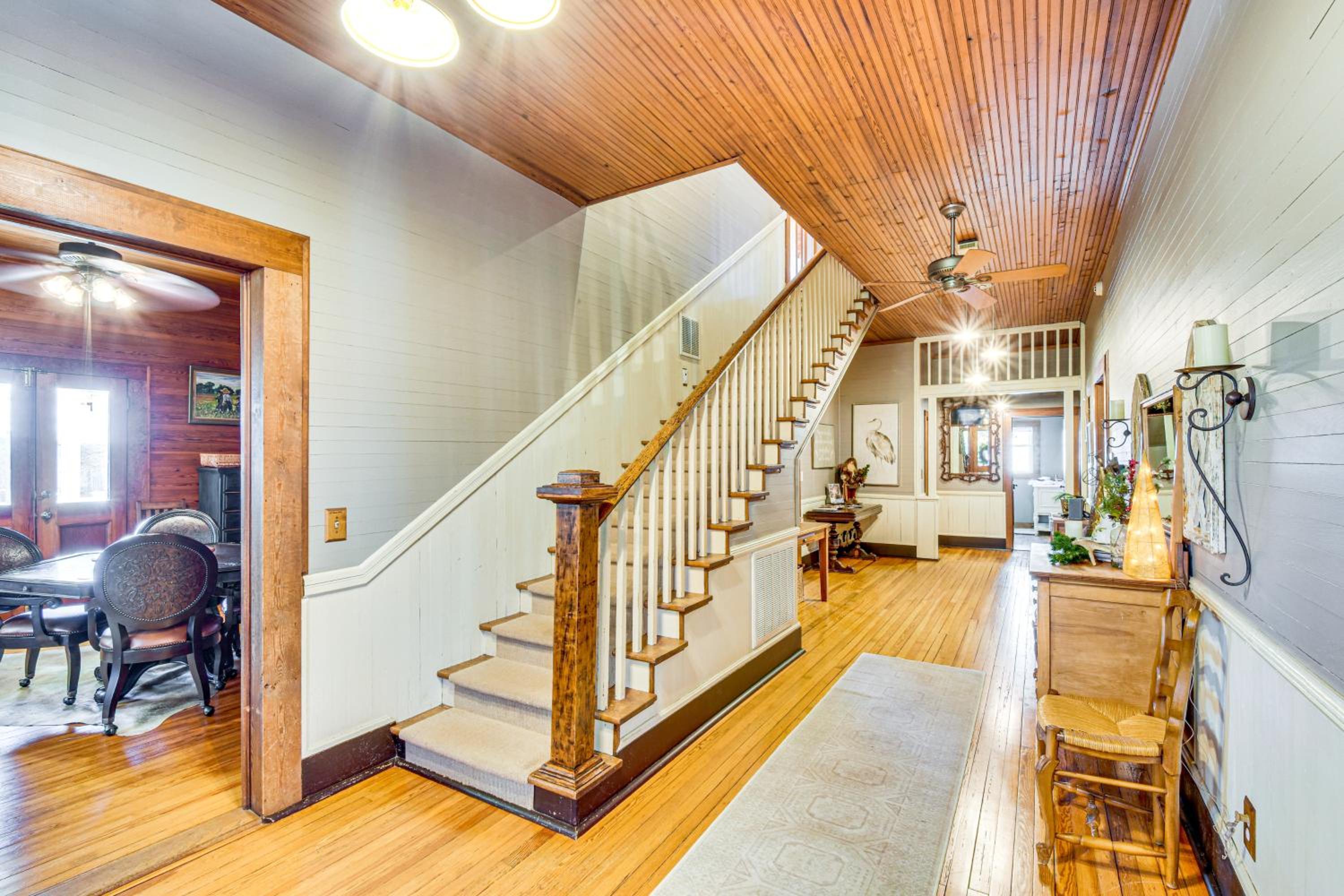Historic Farmhouse with Modern Amenities and Hot Tub