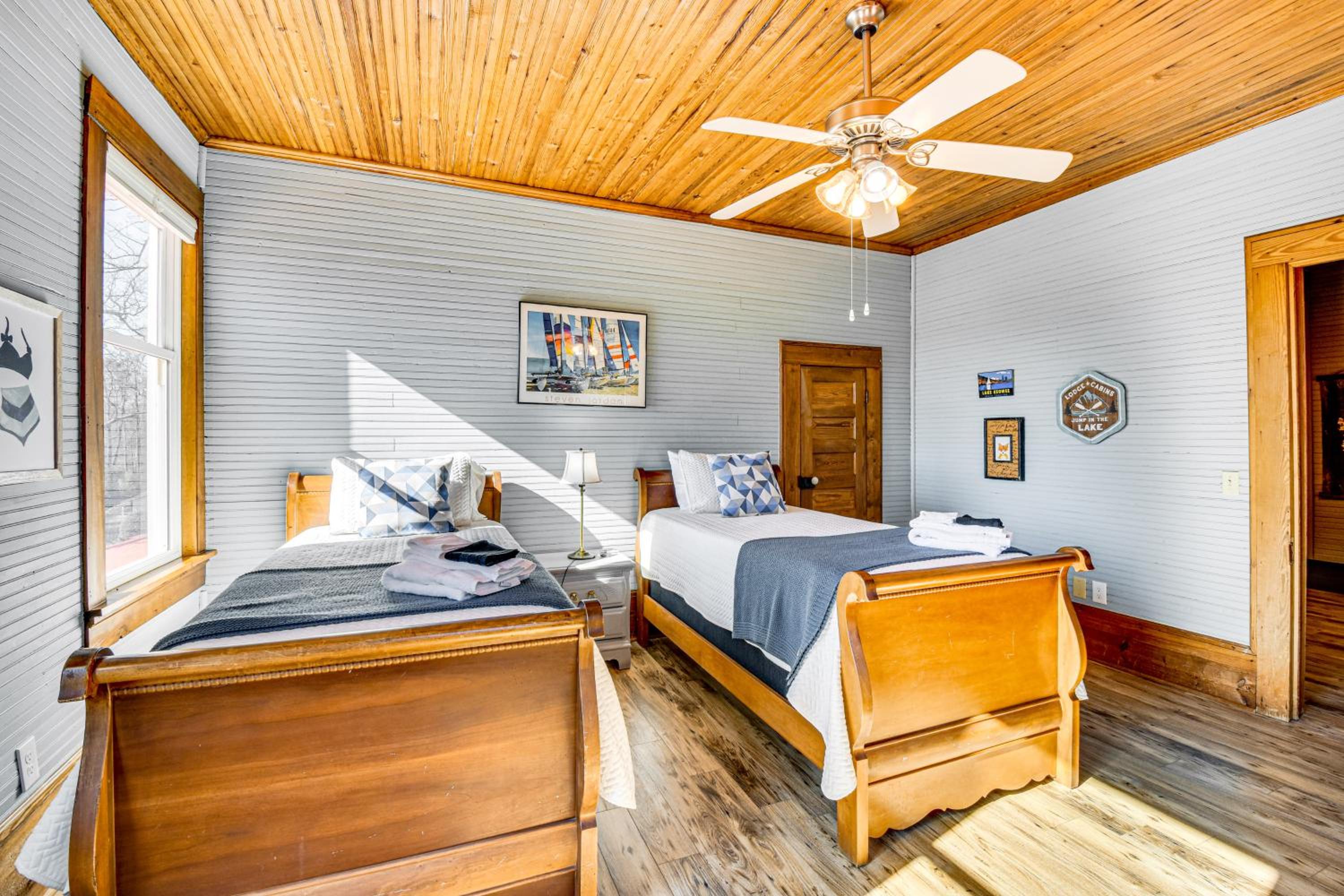 Historic Farmhouse with Modern Amenities and Hot Tub