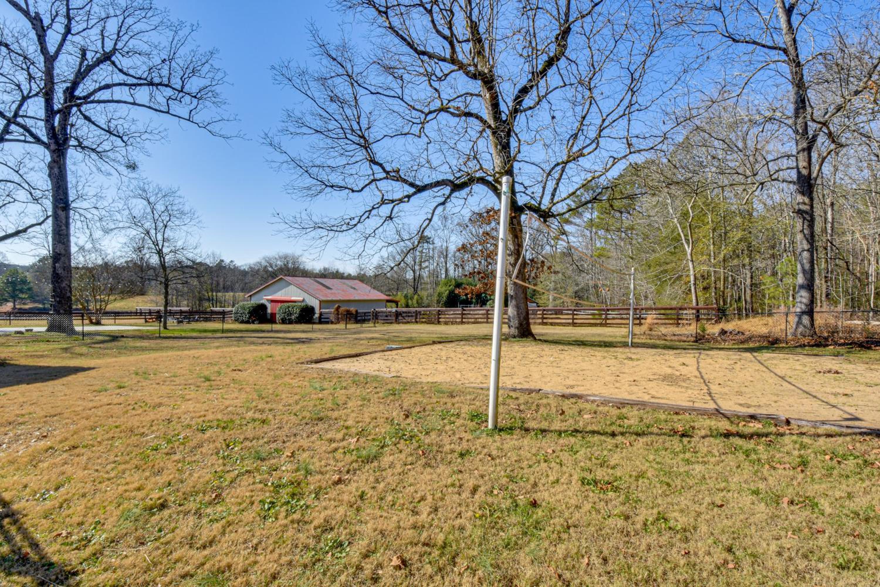 Historic Farmhouse with Modern Amenities and Hot Tub