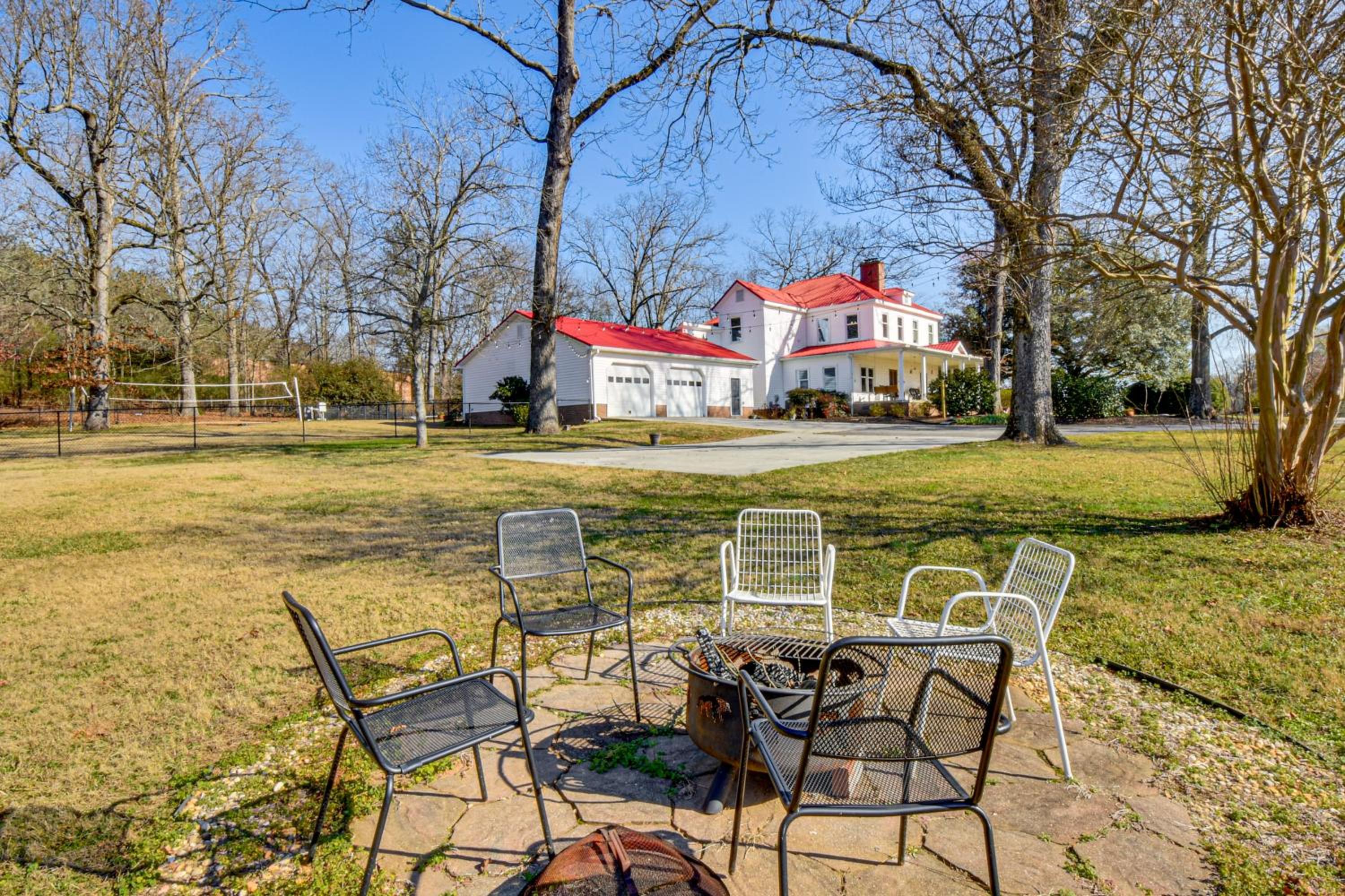 Historic Farmhouse with Modern Amenities and Hot Tub