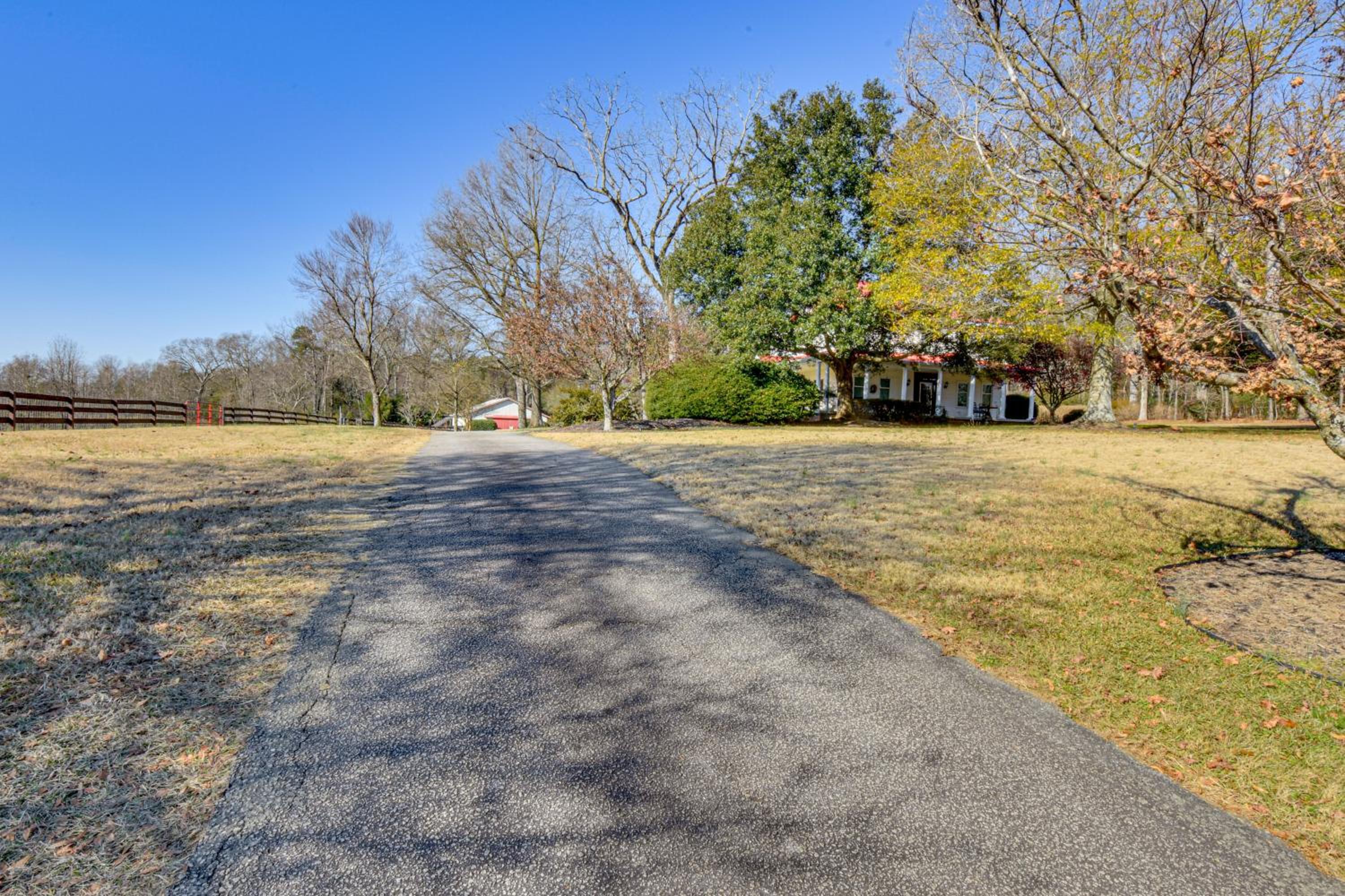 Historic Farmhouse with Modern Amenities and Hot Tub