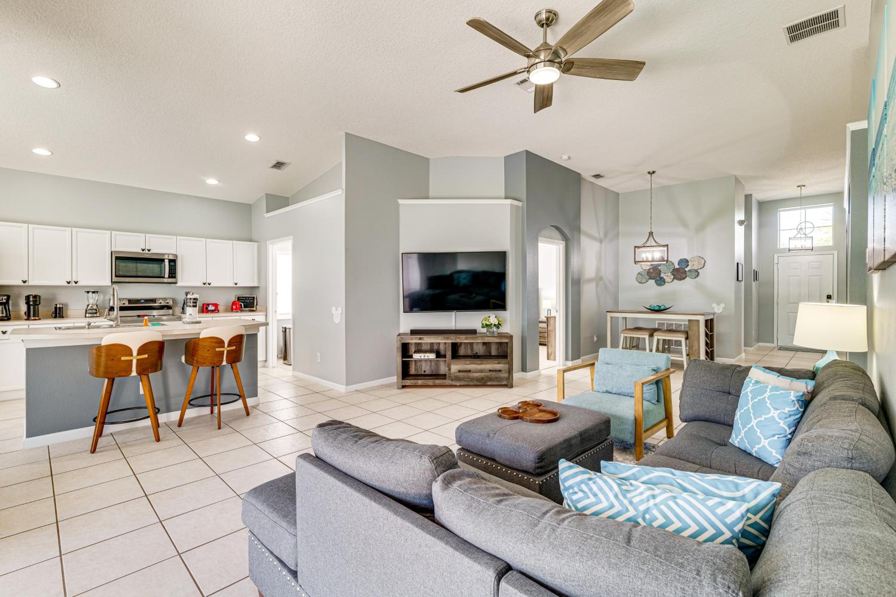 Resort Perks! Family Home 4 Mi to Disney World