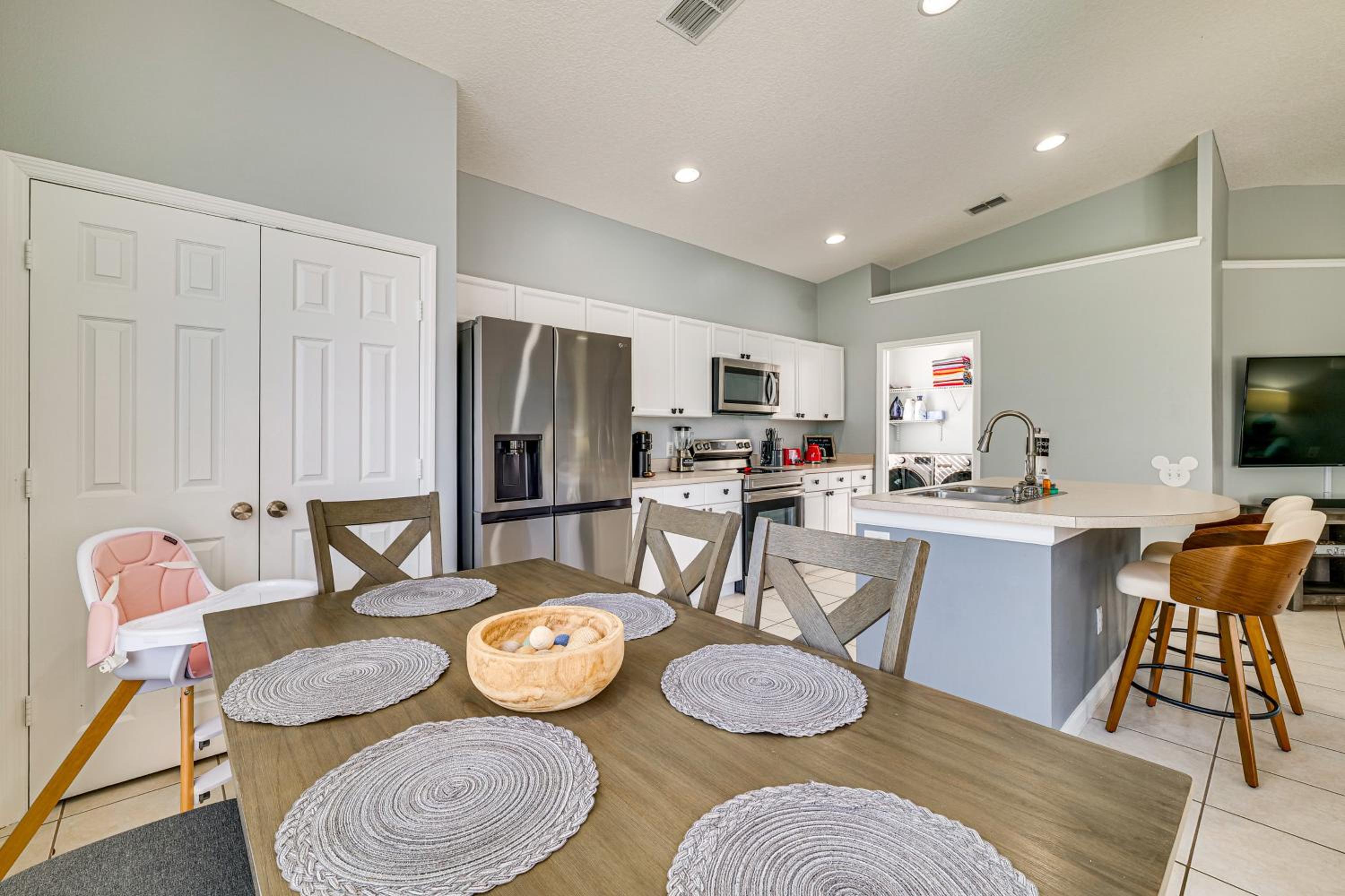Resort Perks! Family Home 4 Mi to Disney World