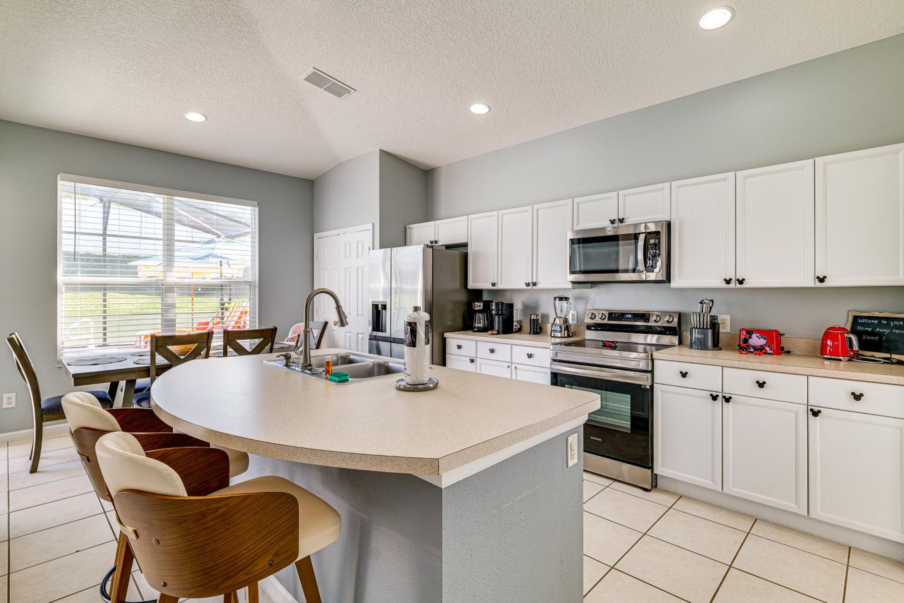 Resort Perks! Family Home 4 Mi to Disney World