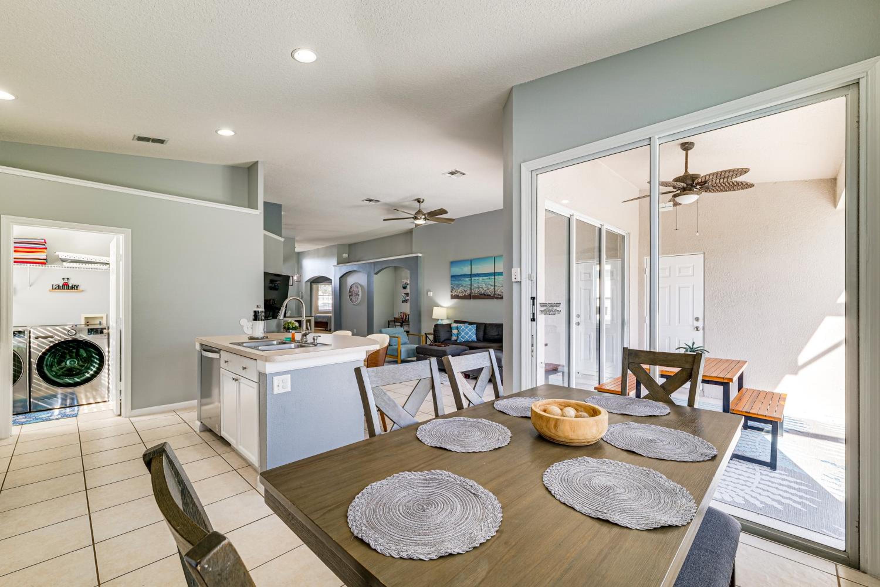 Resort Perks! Family Home 4 Mi to Disney World