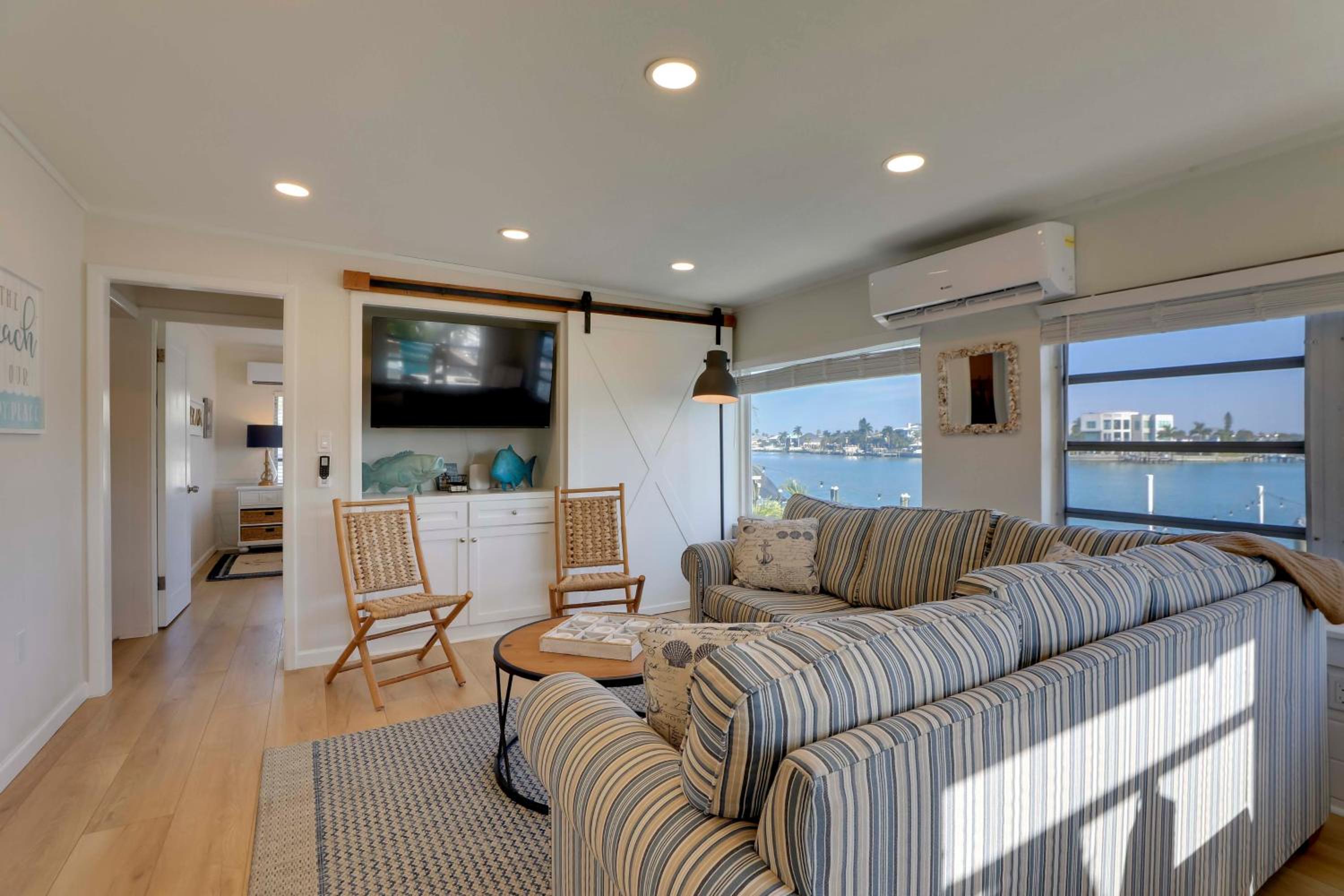 Waterfront Oasis Across From Treasure Island Beach
