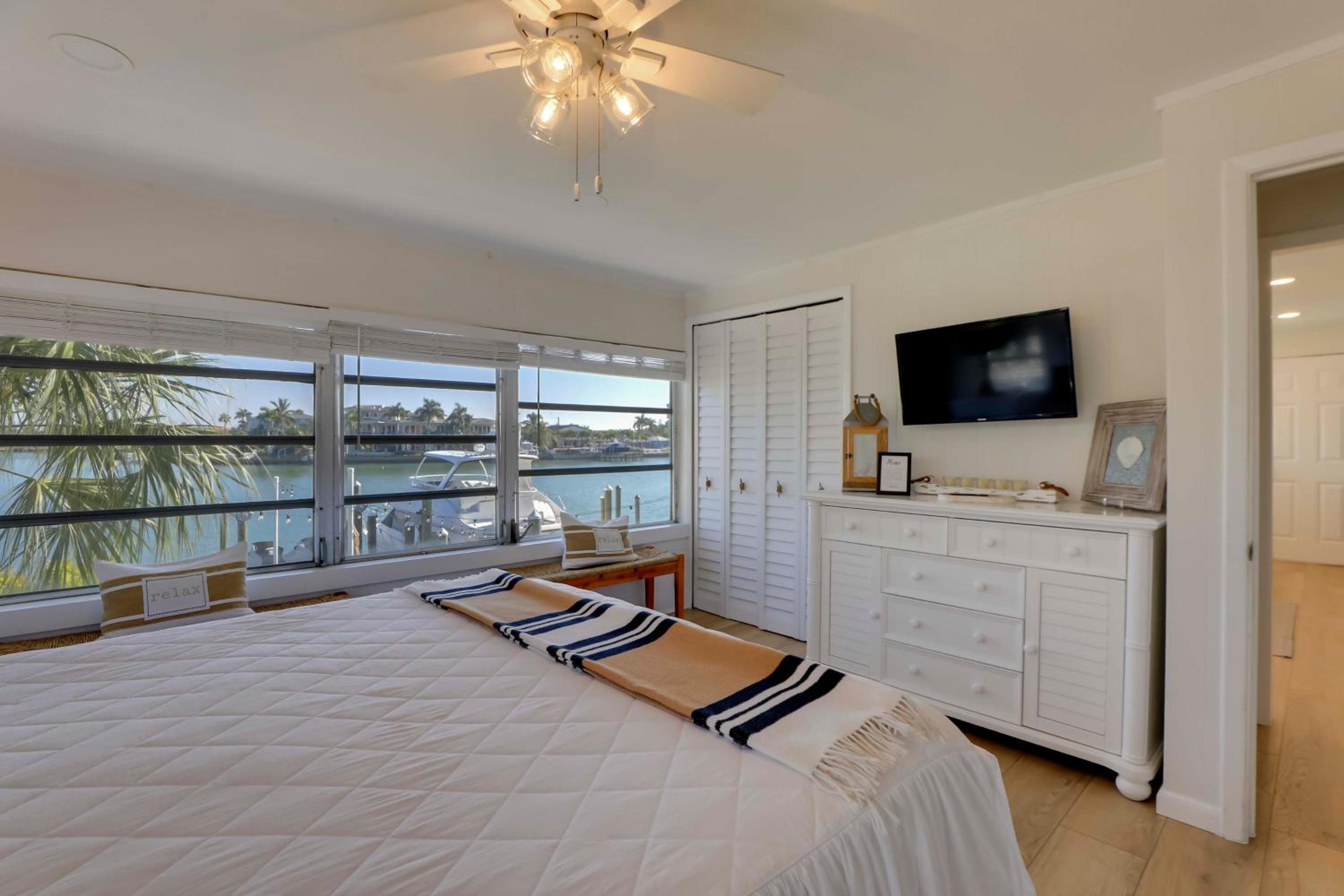 Waterfront Oasis Across From Treasure Island Beach