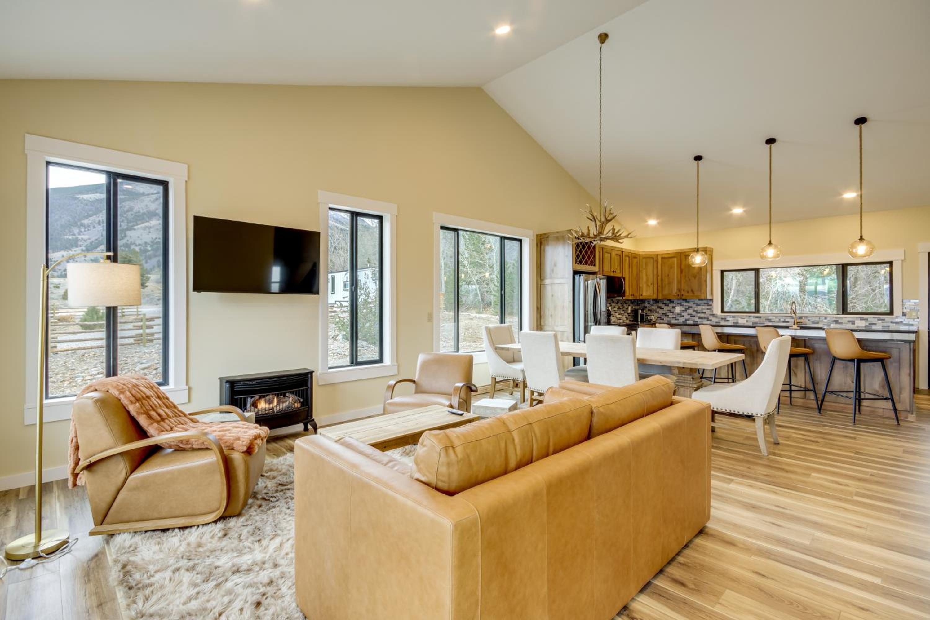 Mtn-View Gem Near Chico, Sage and Yellowstone!