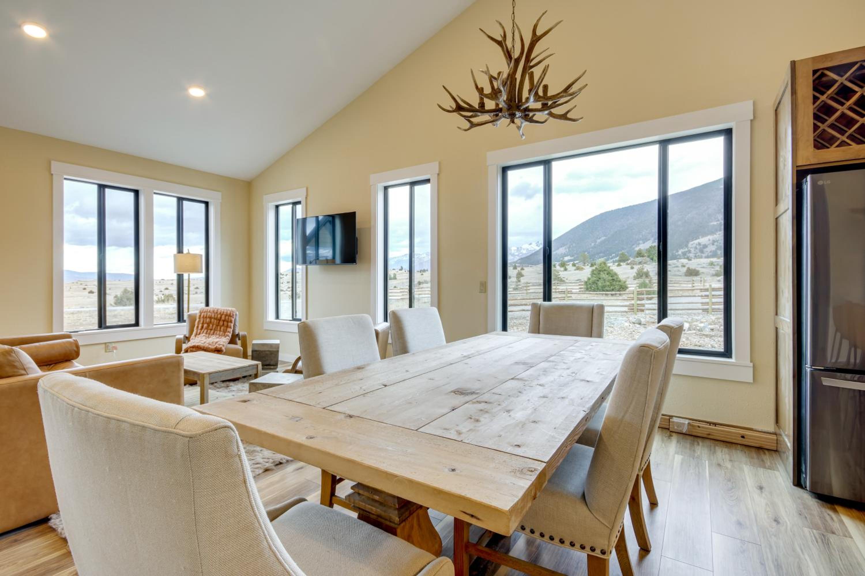 Mtn-View Gem Near Chico, Sage and Yellowstone!