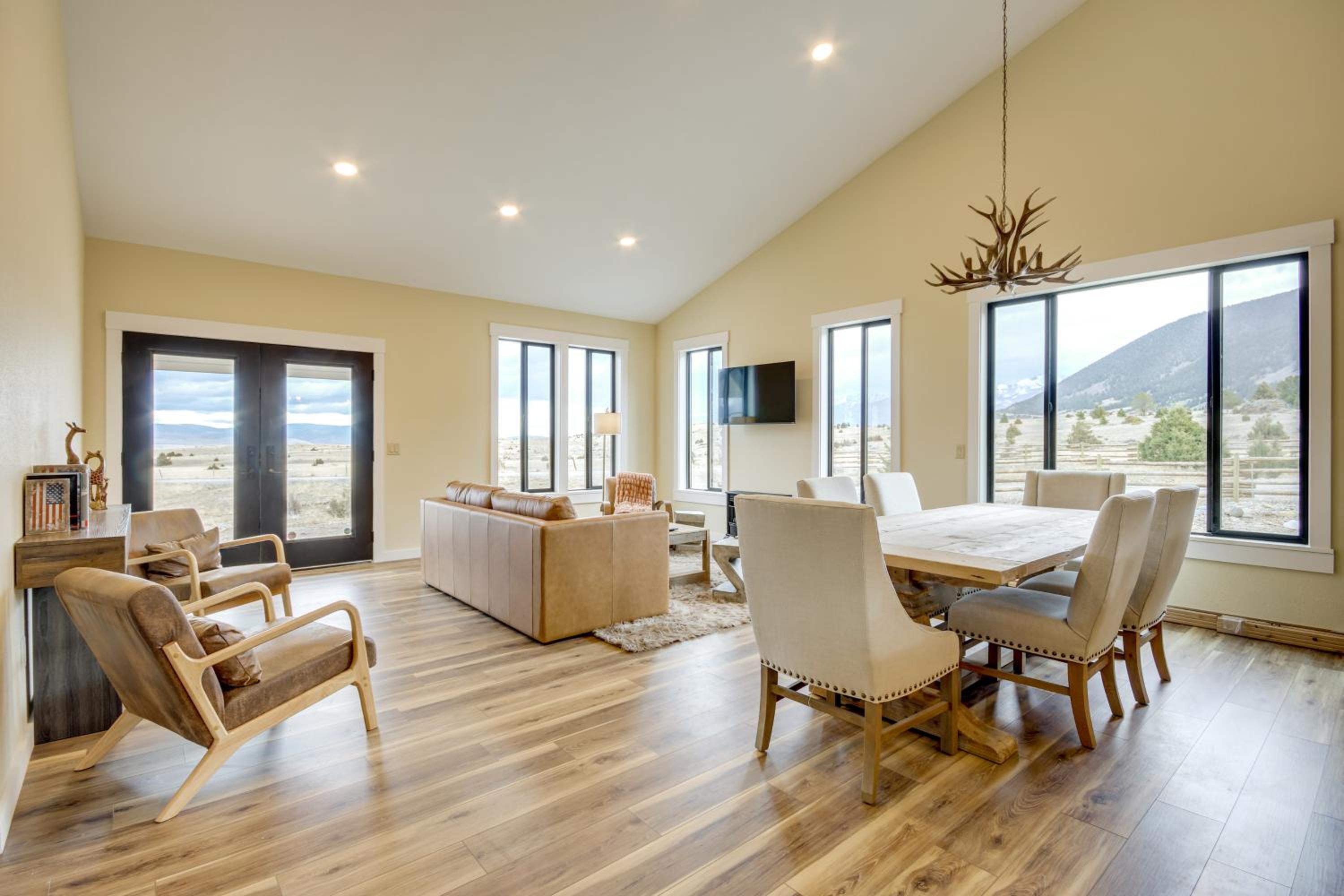 Mtn-View Gem Near Chico, Sage and Yellowstone!