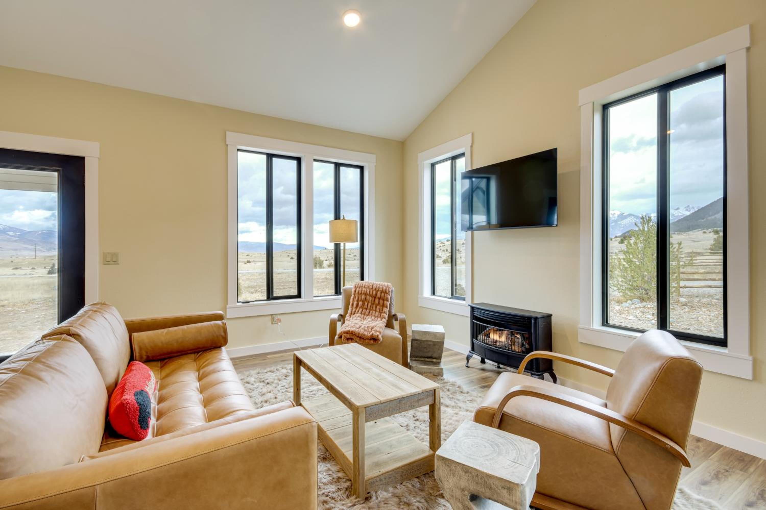 Mtn-View Gem Near Chico, Sage and Yellowstone!