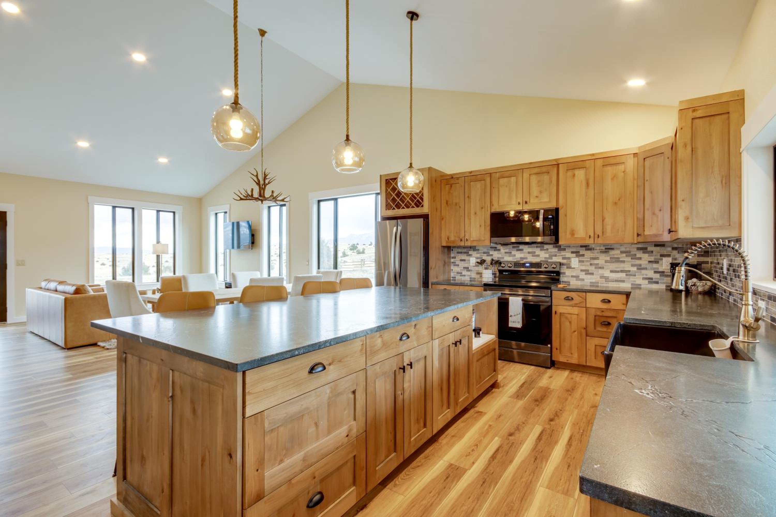Mtn-View Gem Near Chico, Sage and Yellowstone!