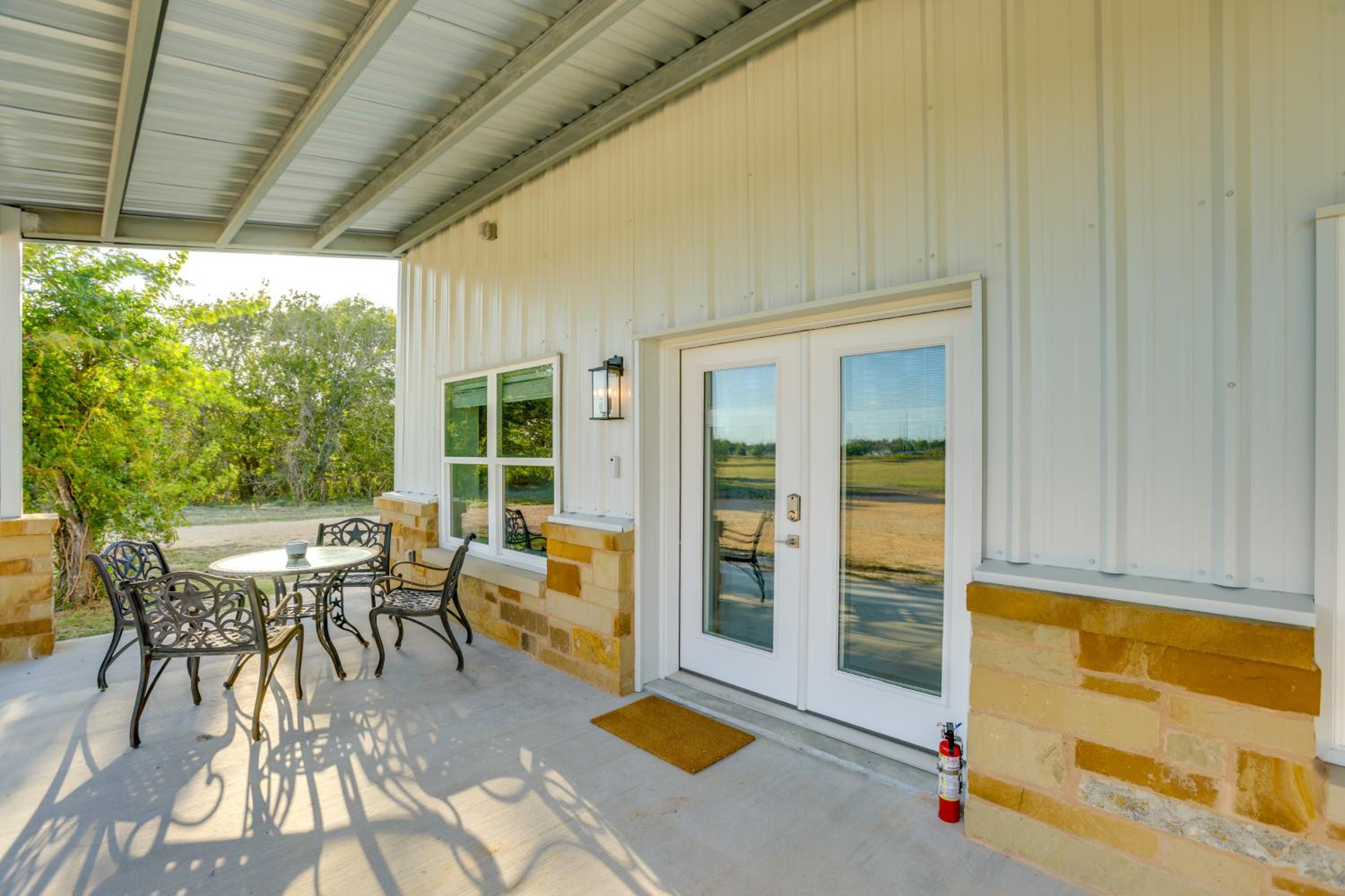 8 Mi to Gulf! Newly Built Townhome in Matagorda