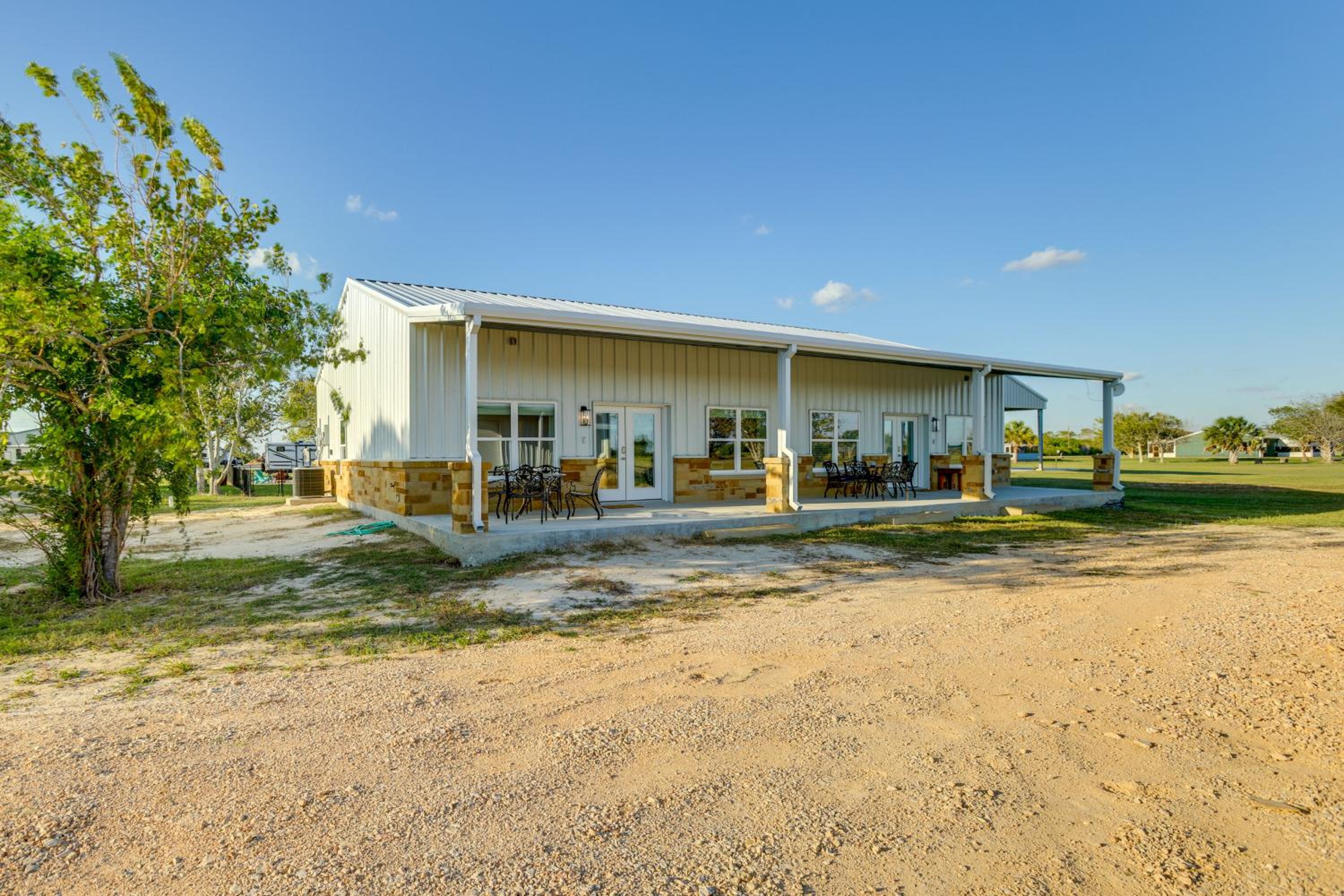 8 Mi to Gulf! Newly Built Townhome in Matagorda