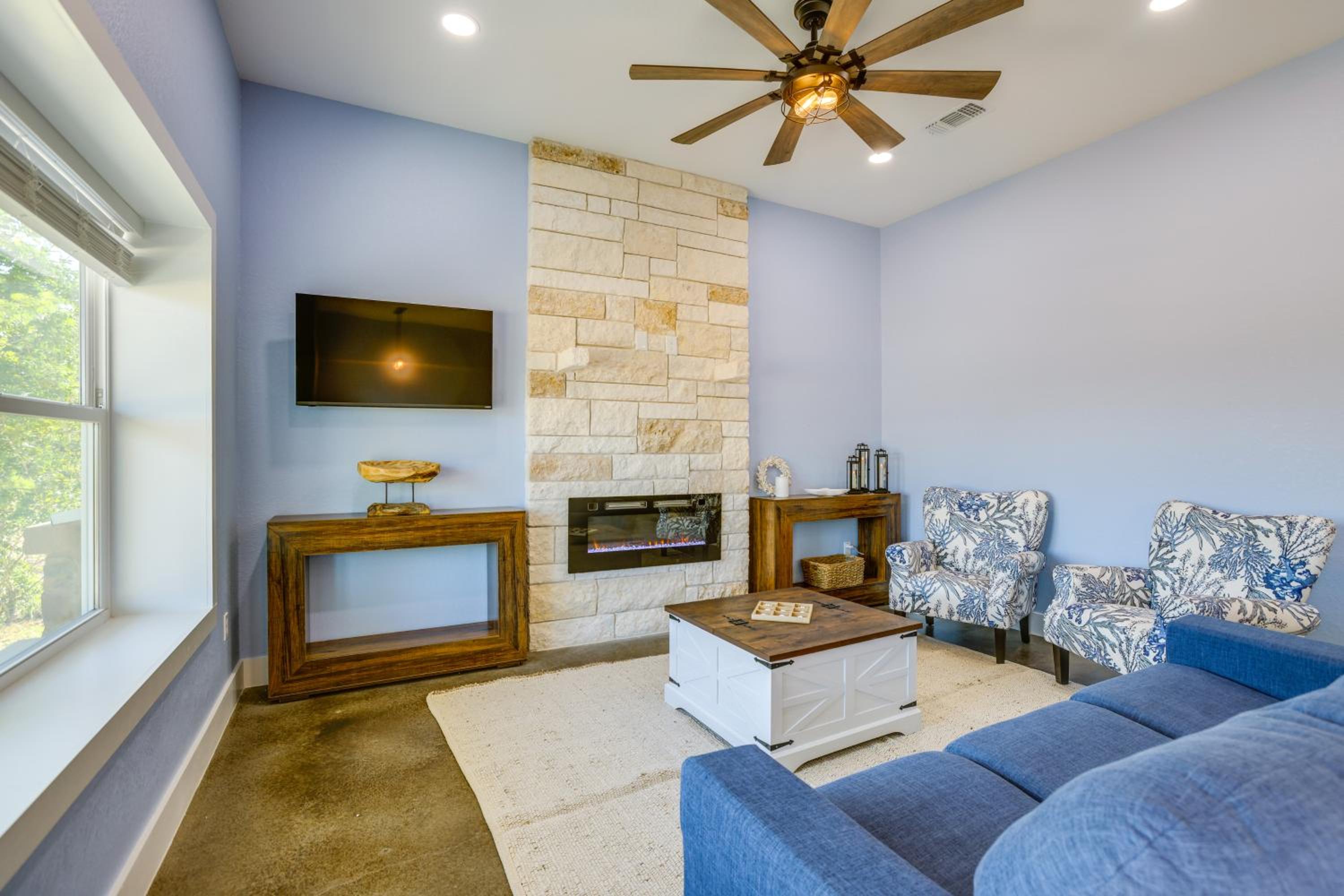 8 Mi to Gulf! Newly Built Townhome in Matagorda