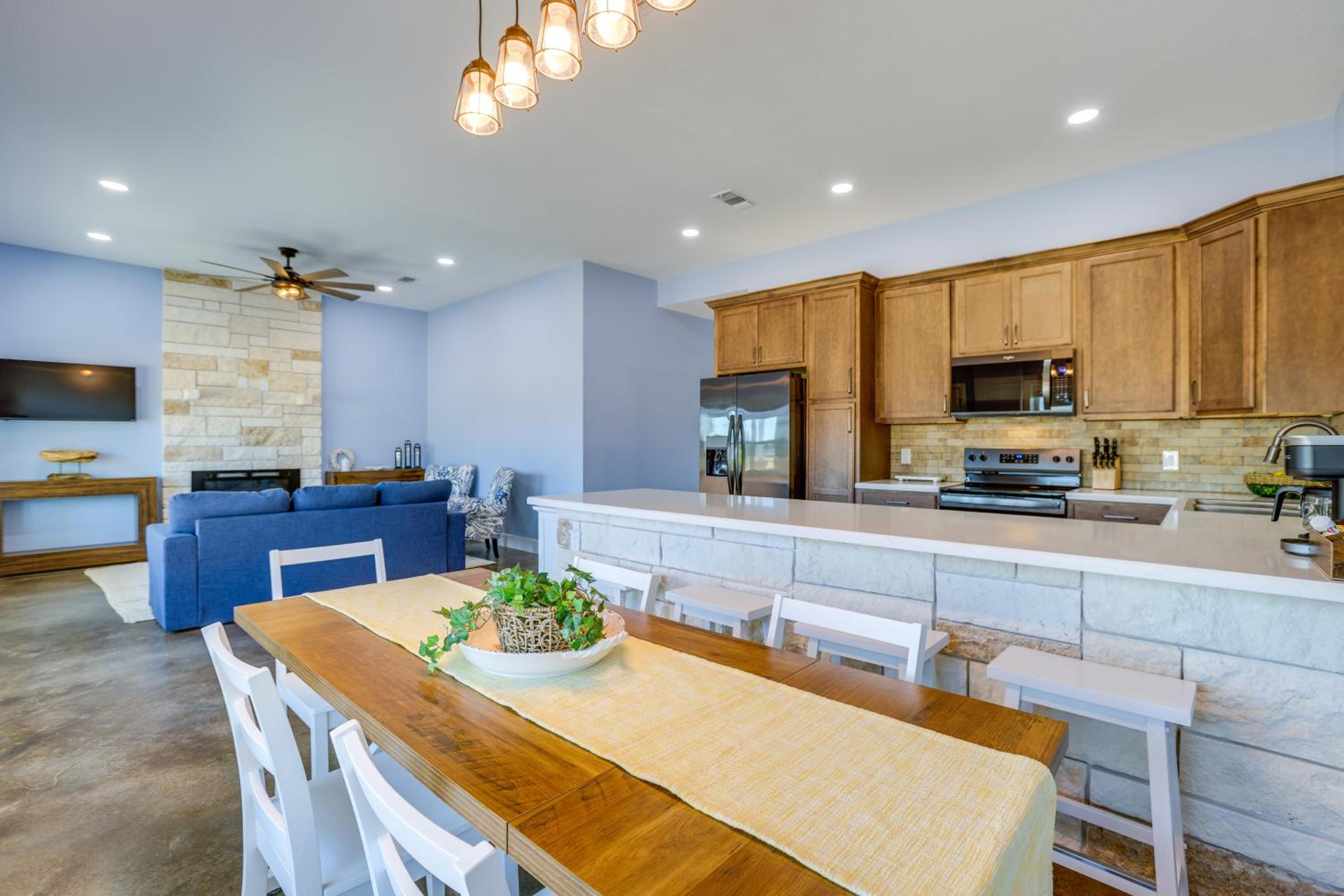 8 Mi to Gulf! Newly Built Townhome in Matagorda