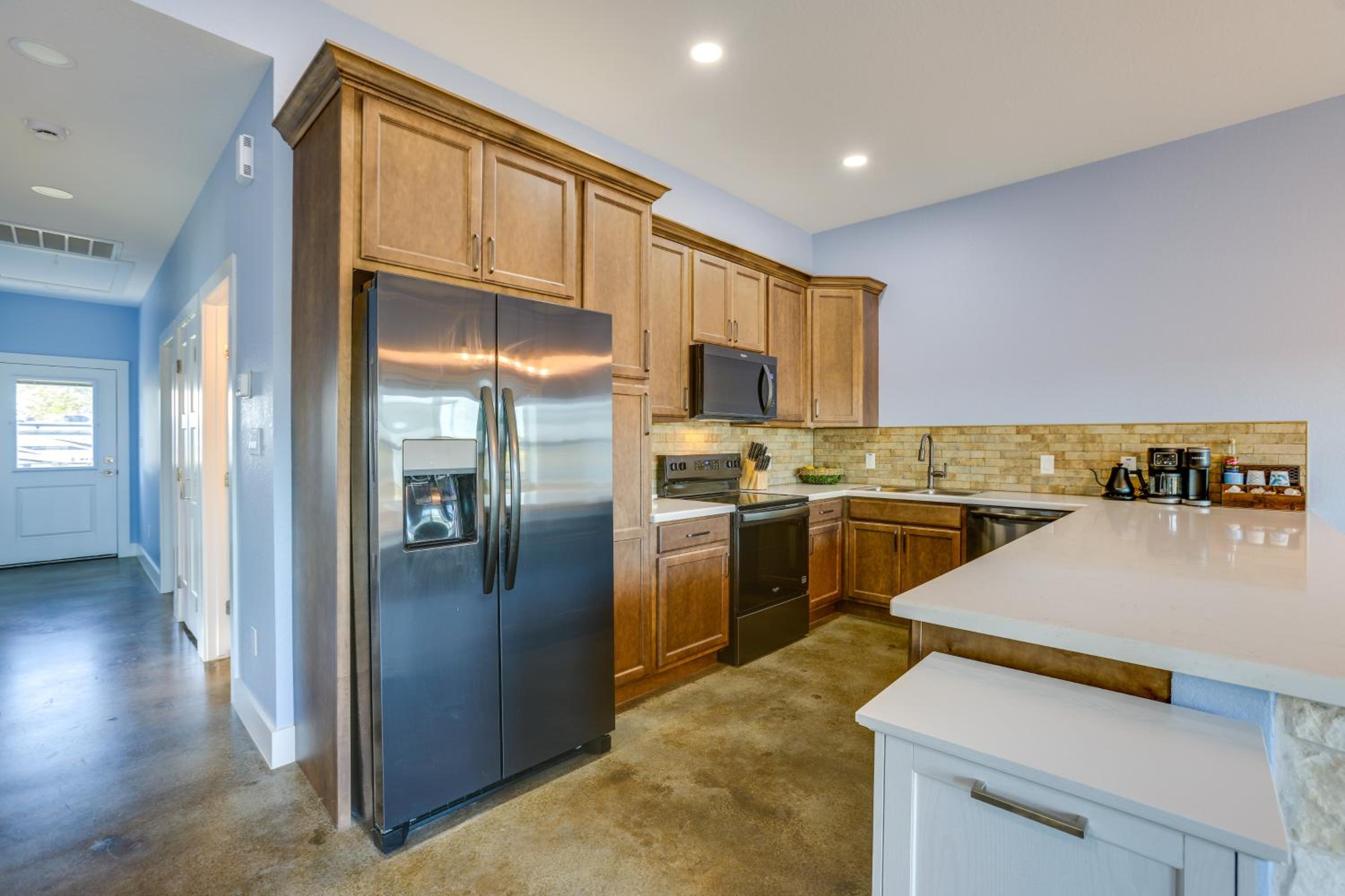 8 Mi to Gulf! Newly Built Townhome in Matagorda