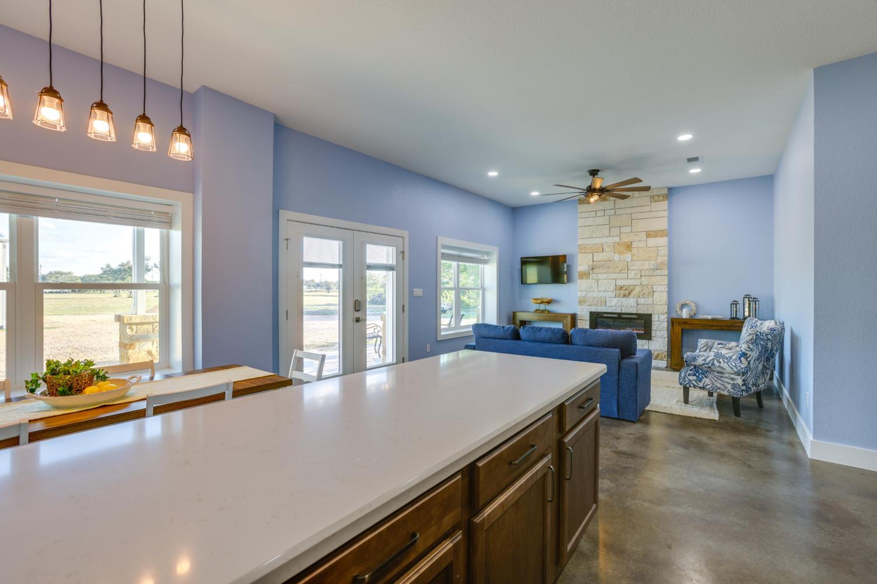 8 Mi to Gulf! Newly Built Townhome in Matagorda