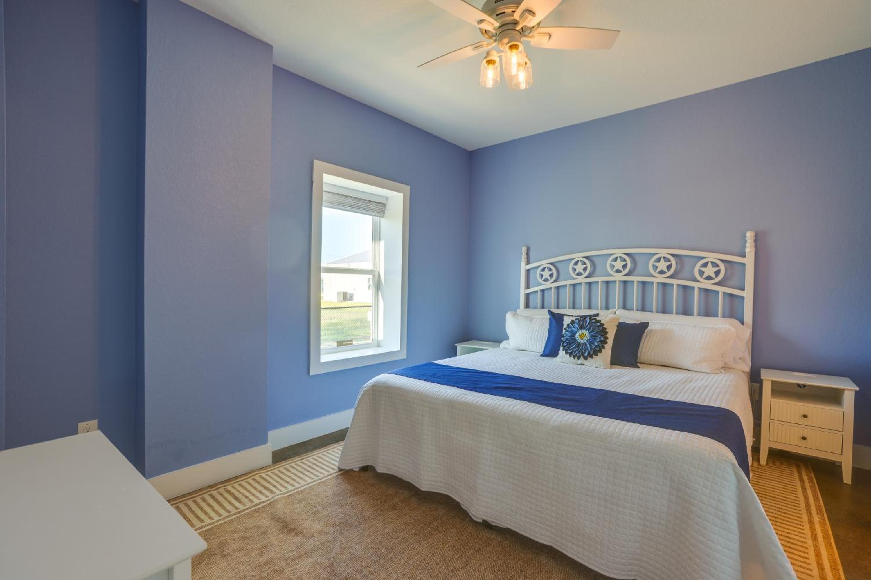 8 Mi to Gulf! Newly Built Townhome in Matagorda